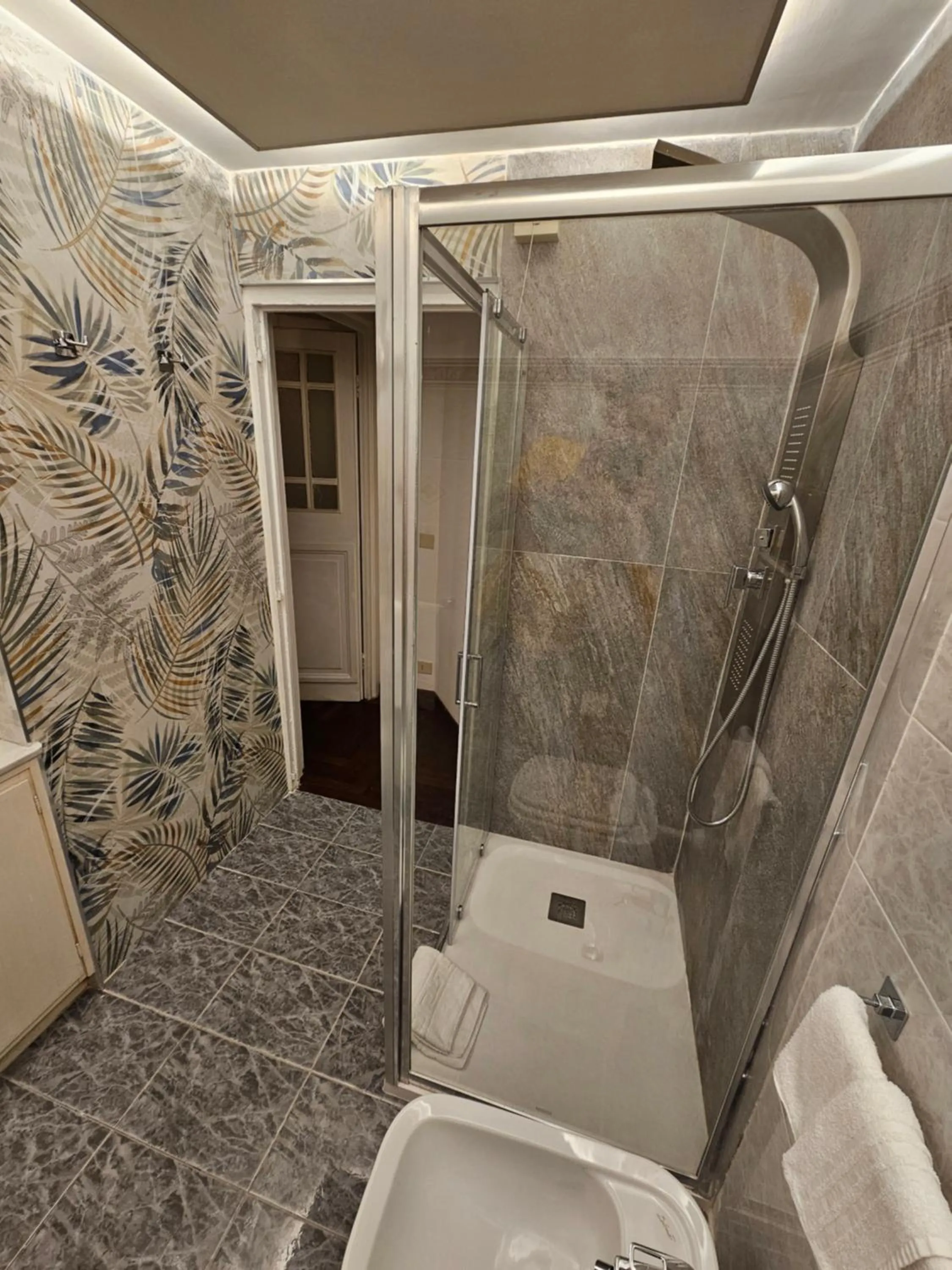 Bathroom in Alla Dolce Vita Roma Centro