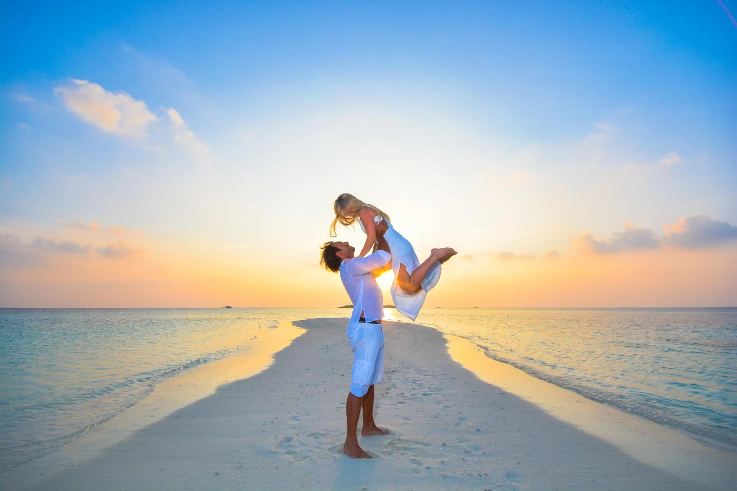 Beach in Sun Siyam Vilu Reef with Free Transfer