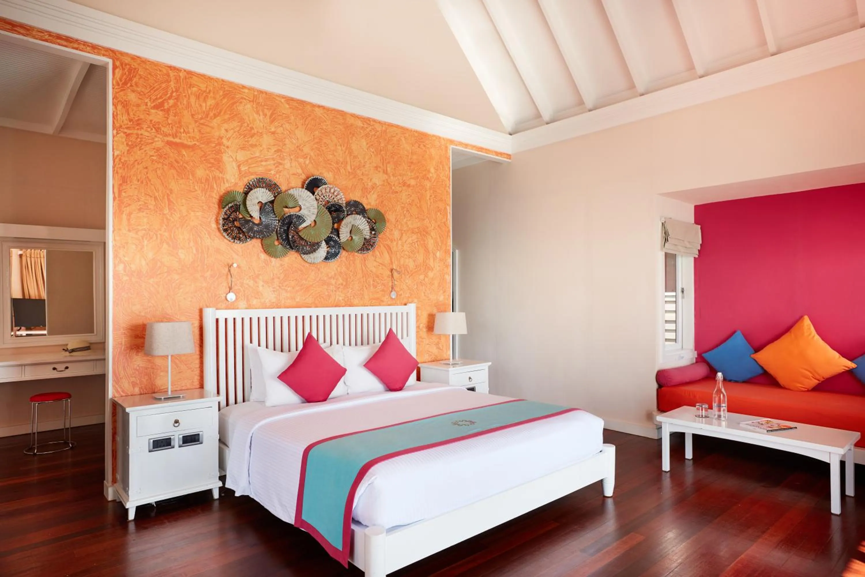 Bed in Sun Siyam Vilu Reef with Free Transfer