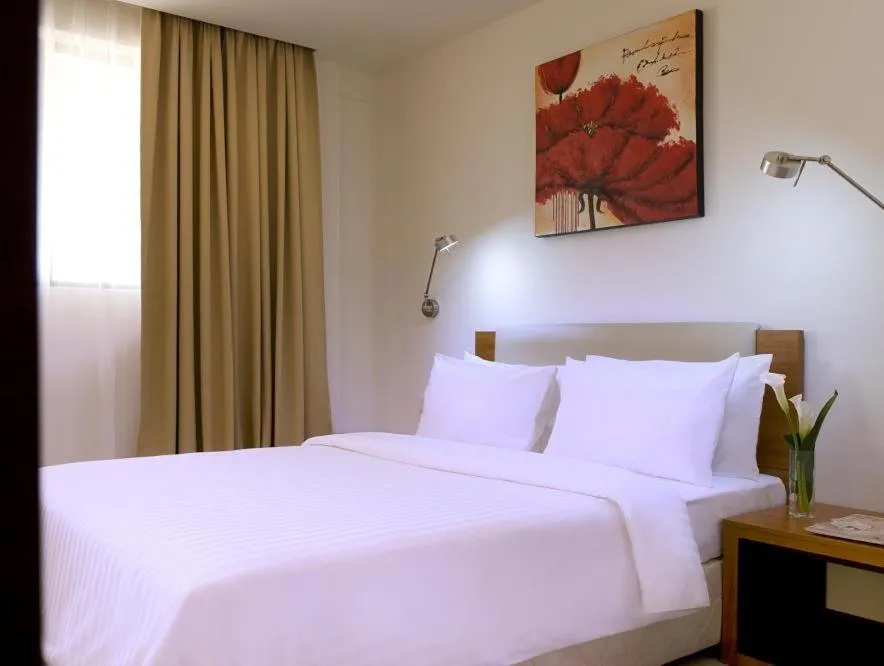 Bed in Gloria Swiss Hotel & Apartment Sandakan