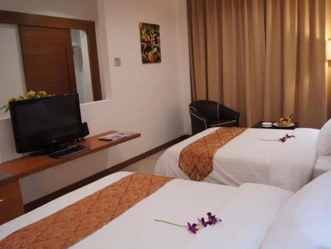 Bed in Gloria Swiss Hotel & Apartment Sandakan