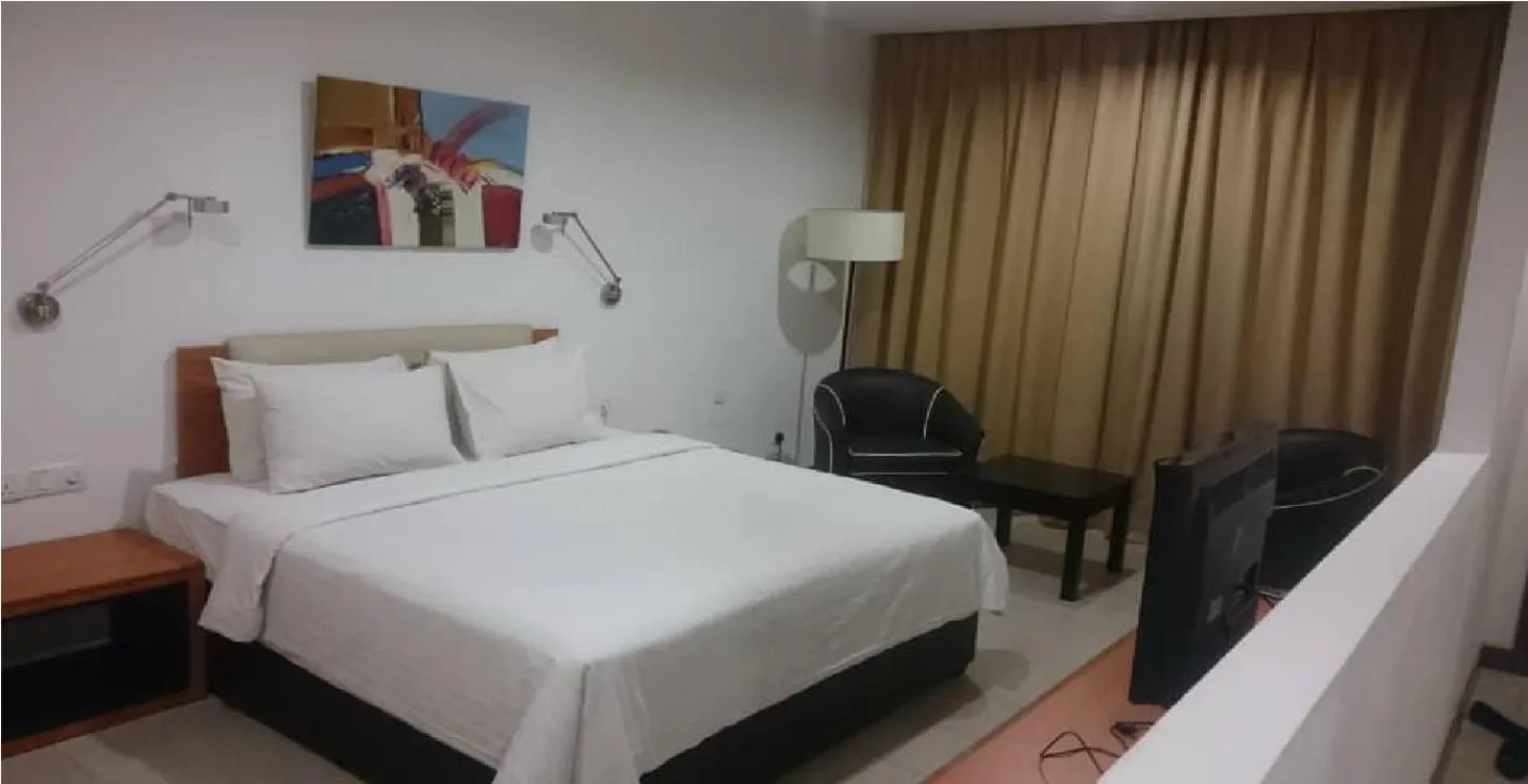 Bed in Gloria Swiss Hotel & Apartment Sandakan