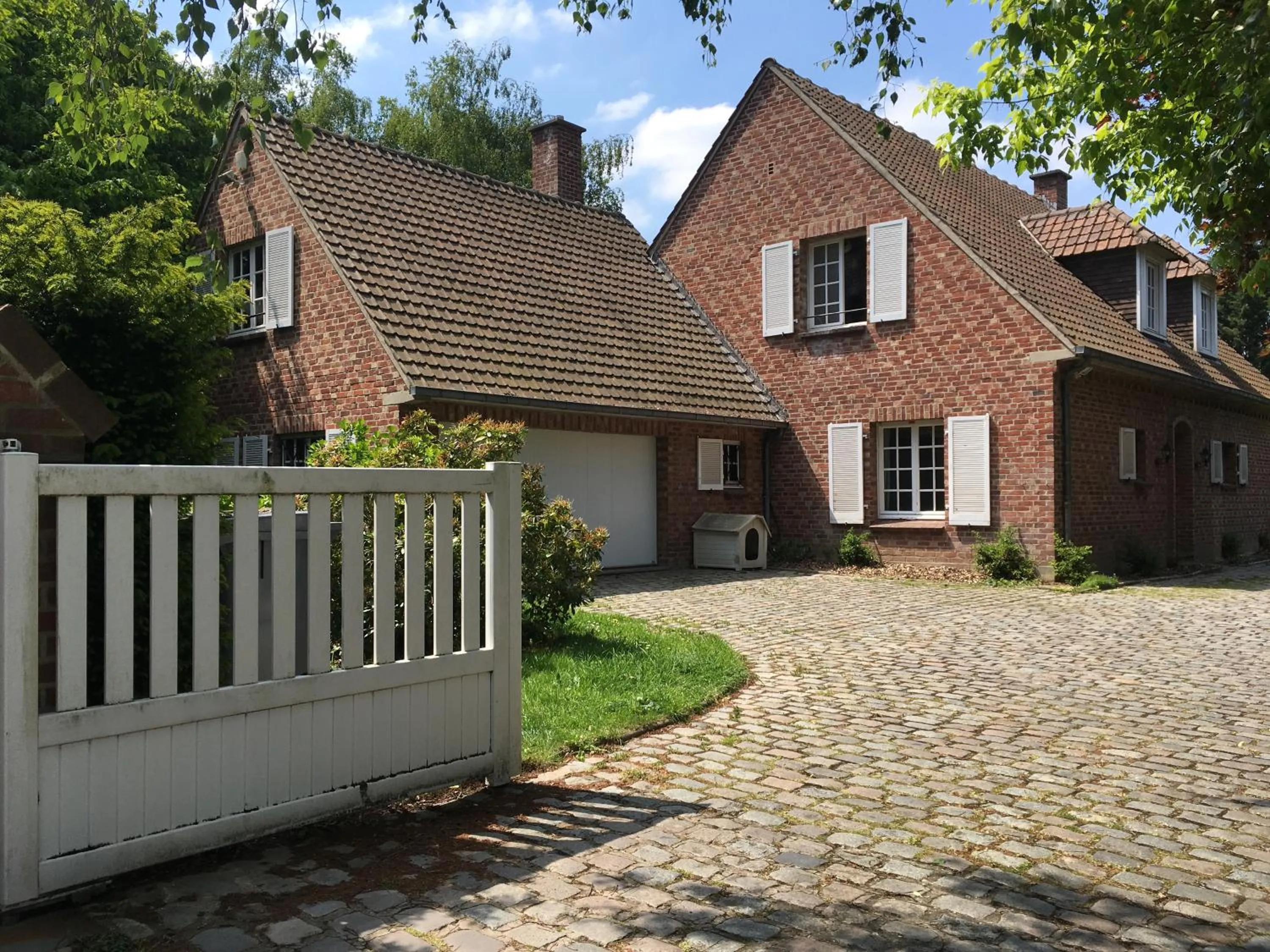 Facade/entrance in Les jardins de Beaumont