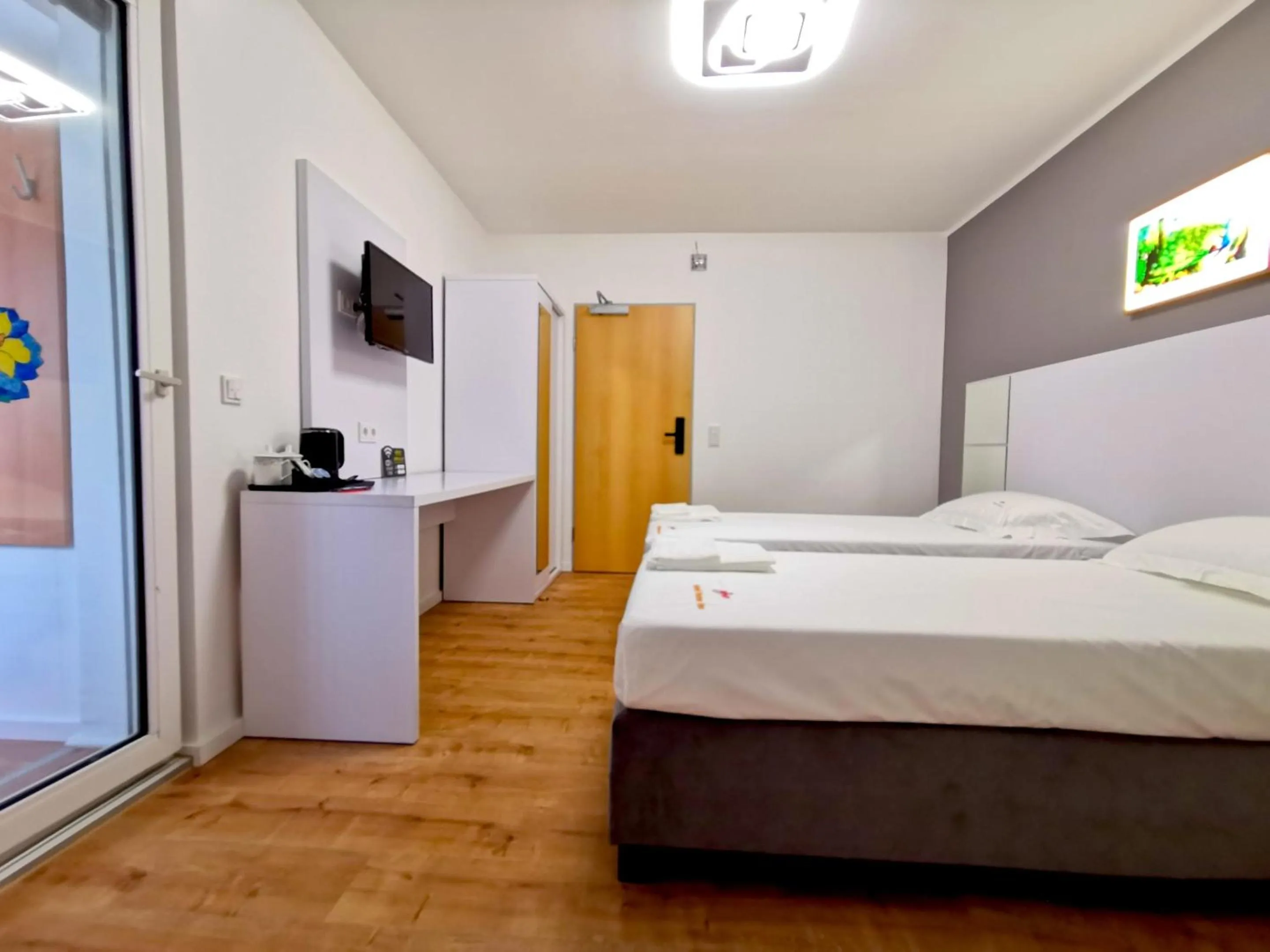 Bedroom, Bed in Home Inn Hotel