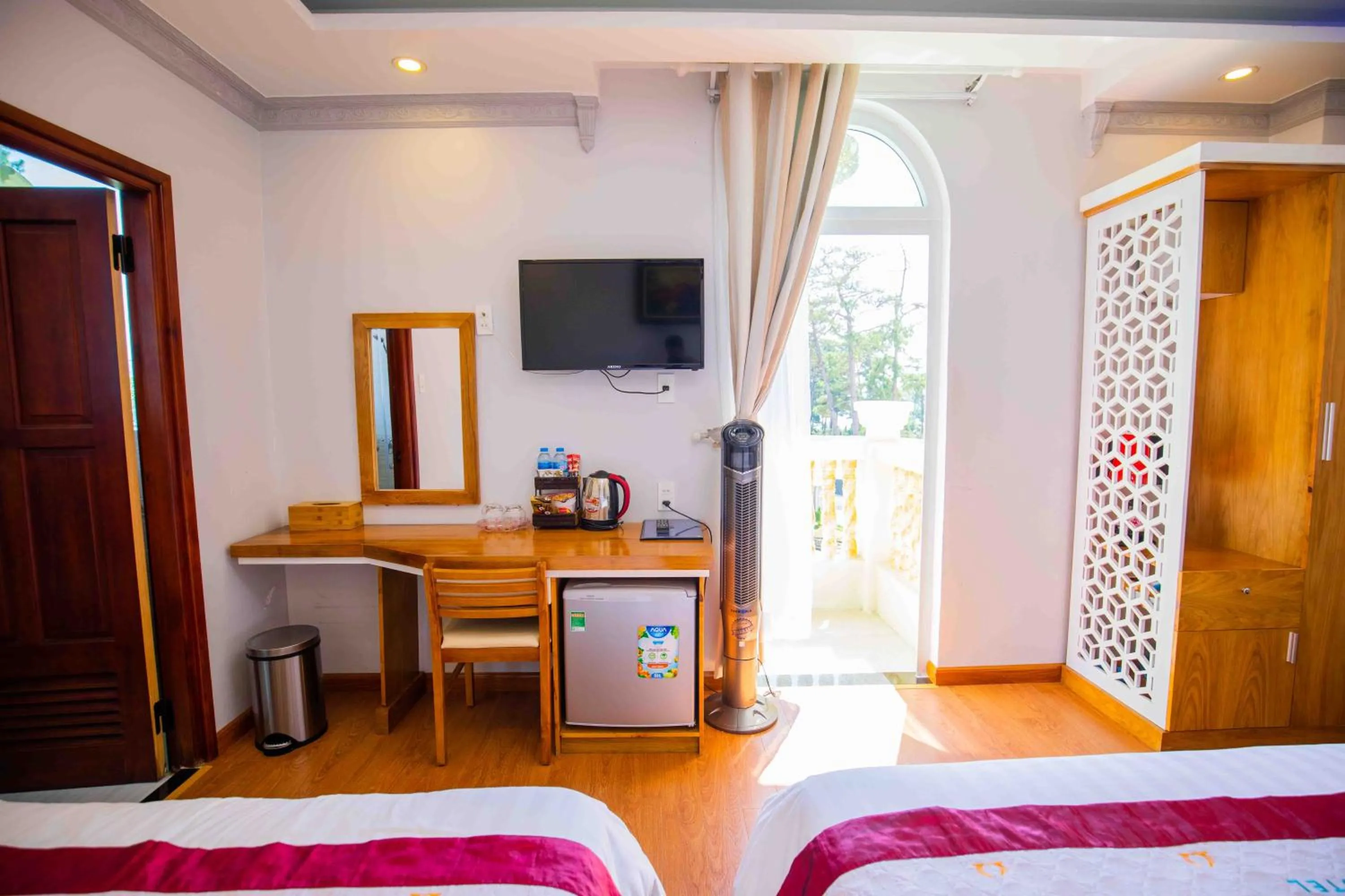 Photo of the whole room, Bed in Hoa Dat Da Lat Hotel