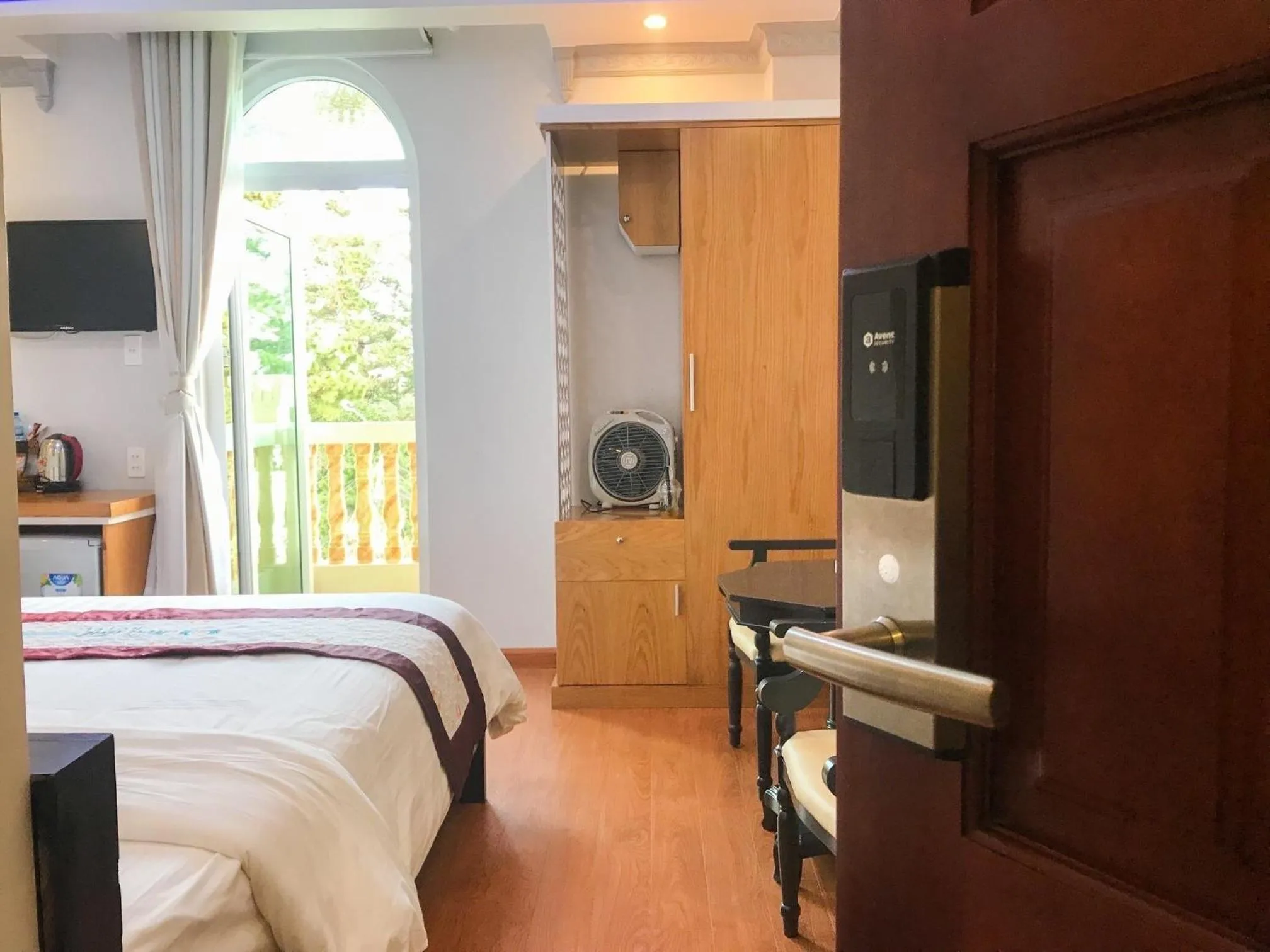 Photo of the whole room, Bed in Hoa Dat Da Lat Hotel