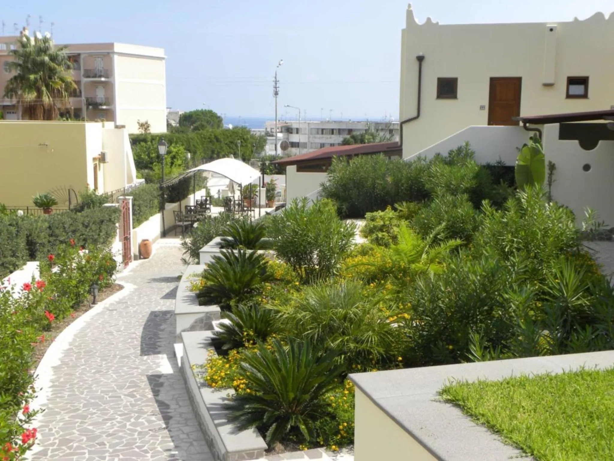 Garden in Hotel Borgo Eolie