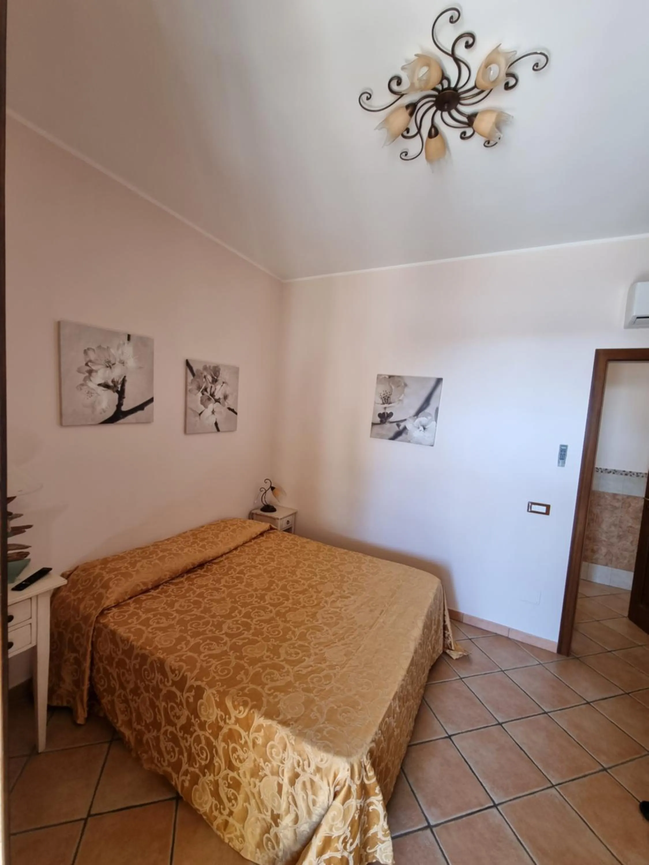 Bed in Hotel Borgo Eolie