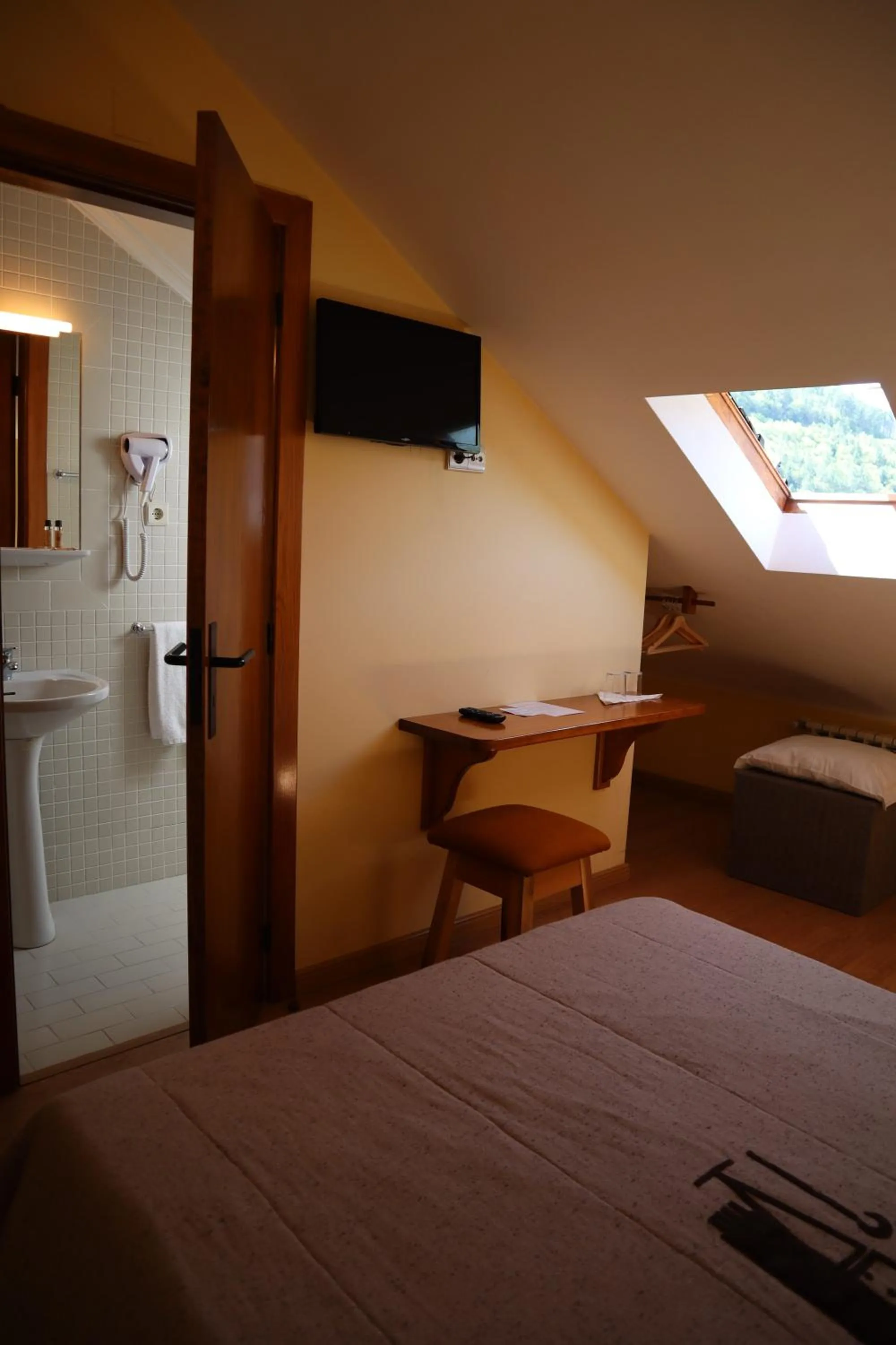 Photo of the whole room, Bed in Alojamento Santa Clara