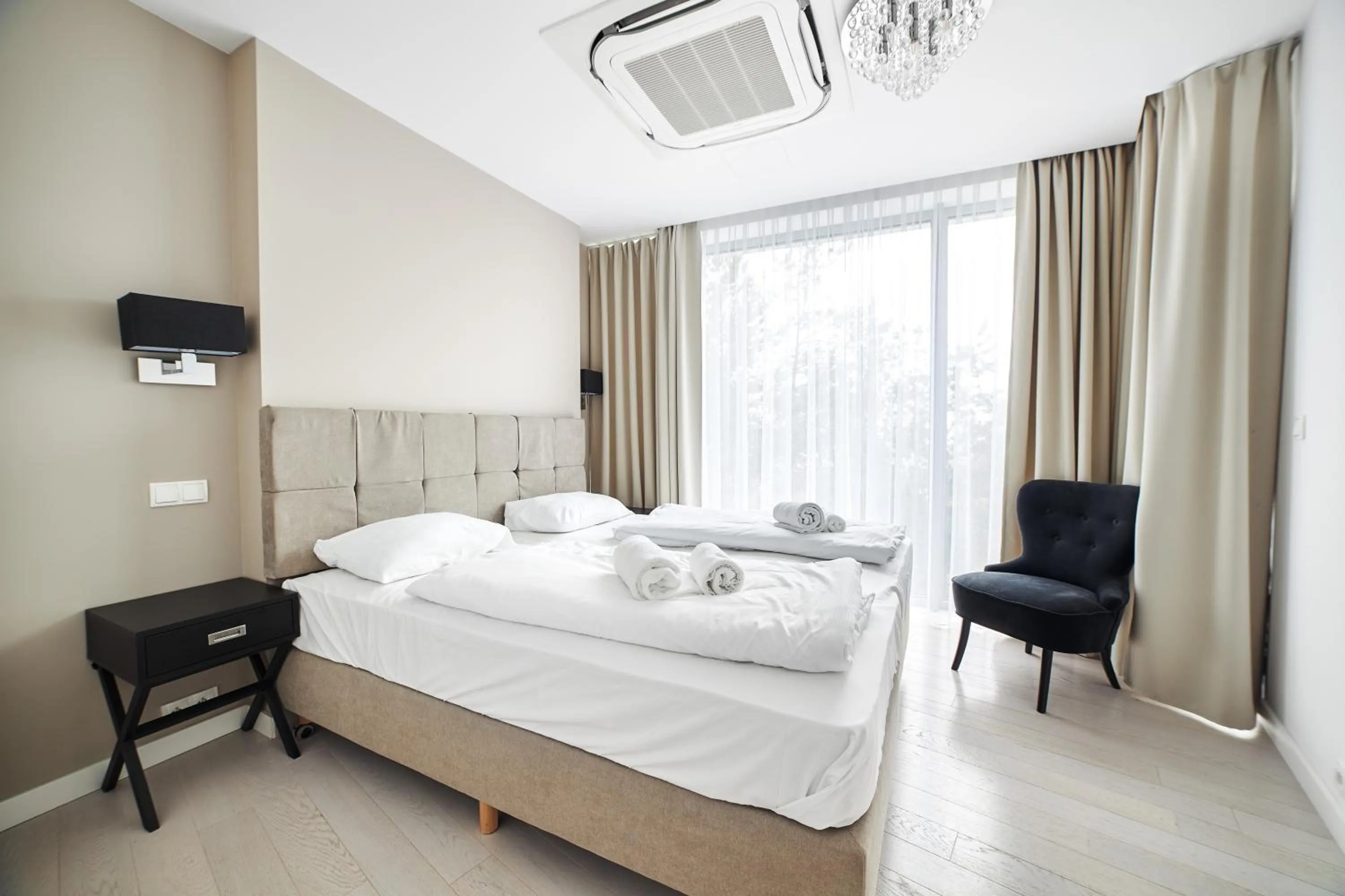 Bedroom, Bed in Dune Beach Resort