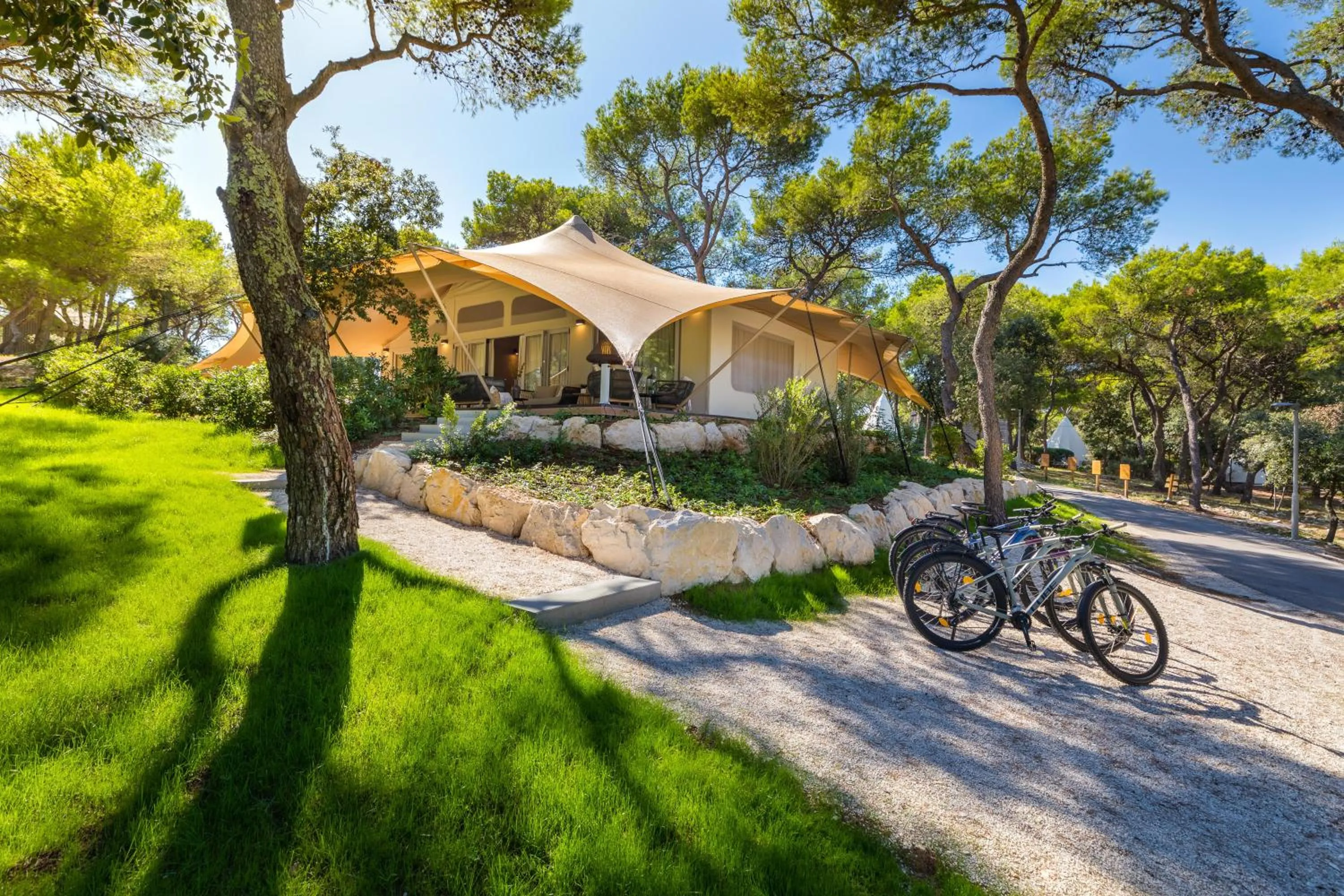 Photo of the whole room in Arena One 99 Glamping