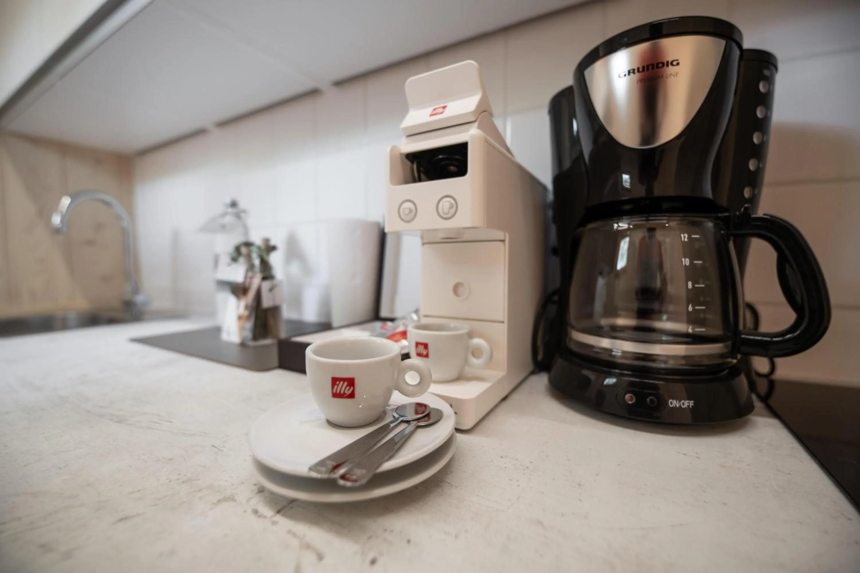 Coffee/tea facilities in Arena One 99 Glamping