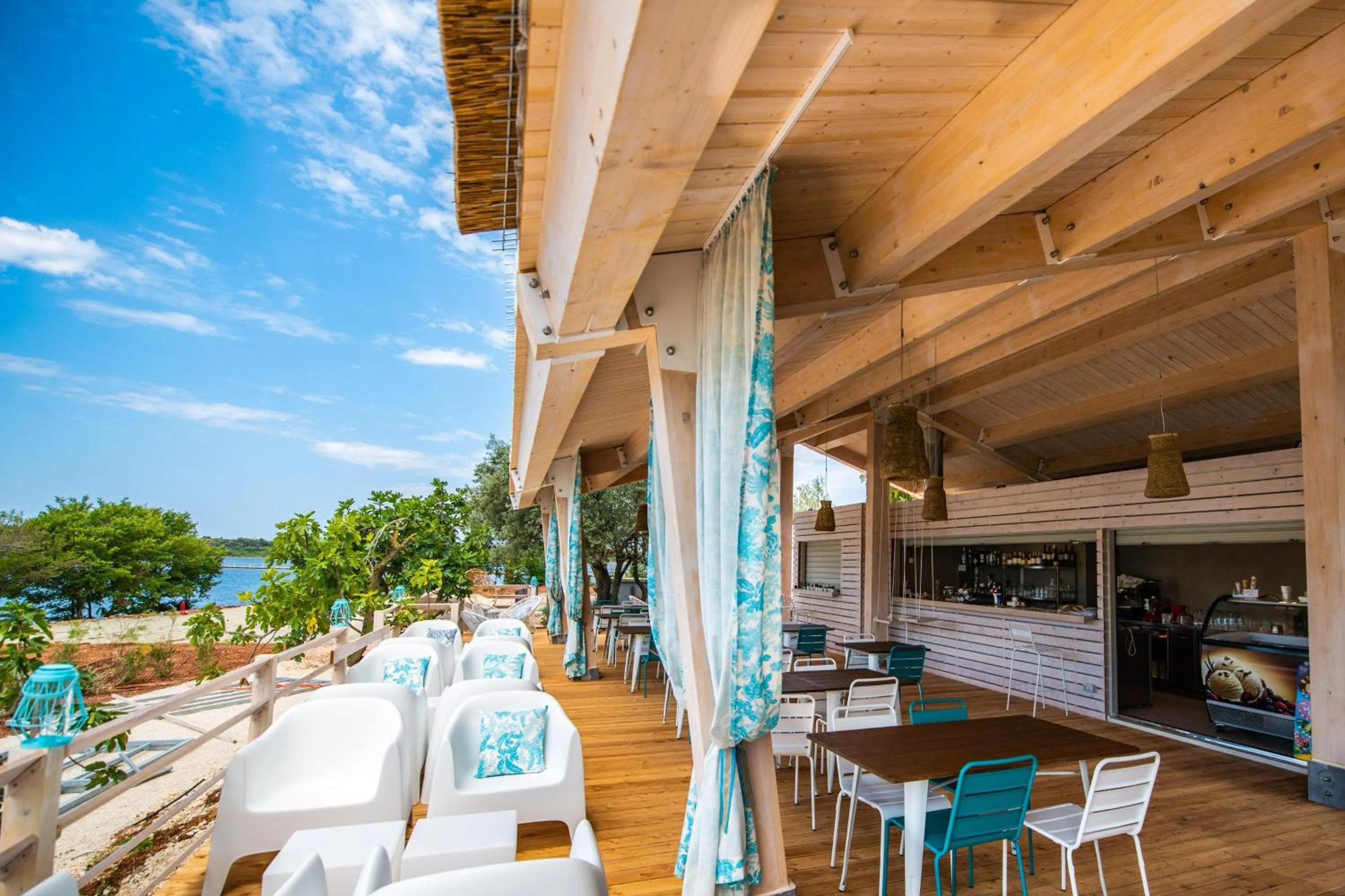 Restaurant/places to eat in Arena One 99 Glamping