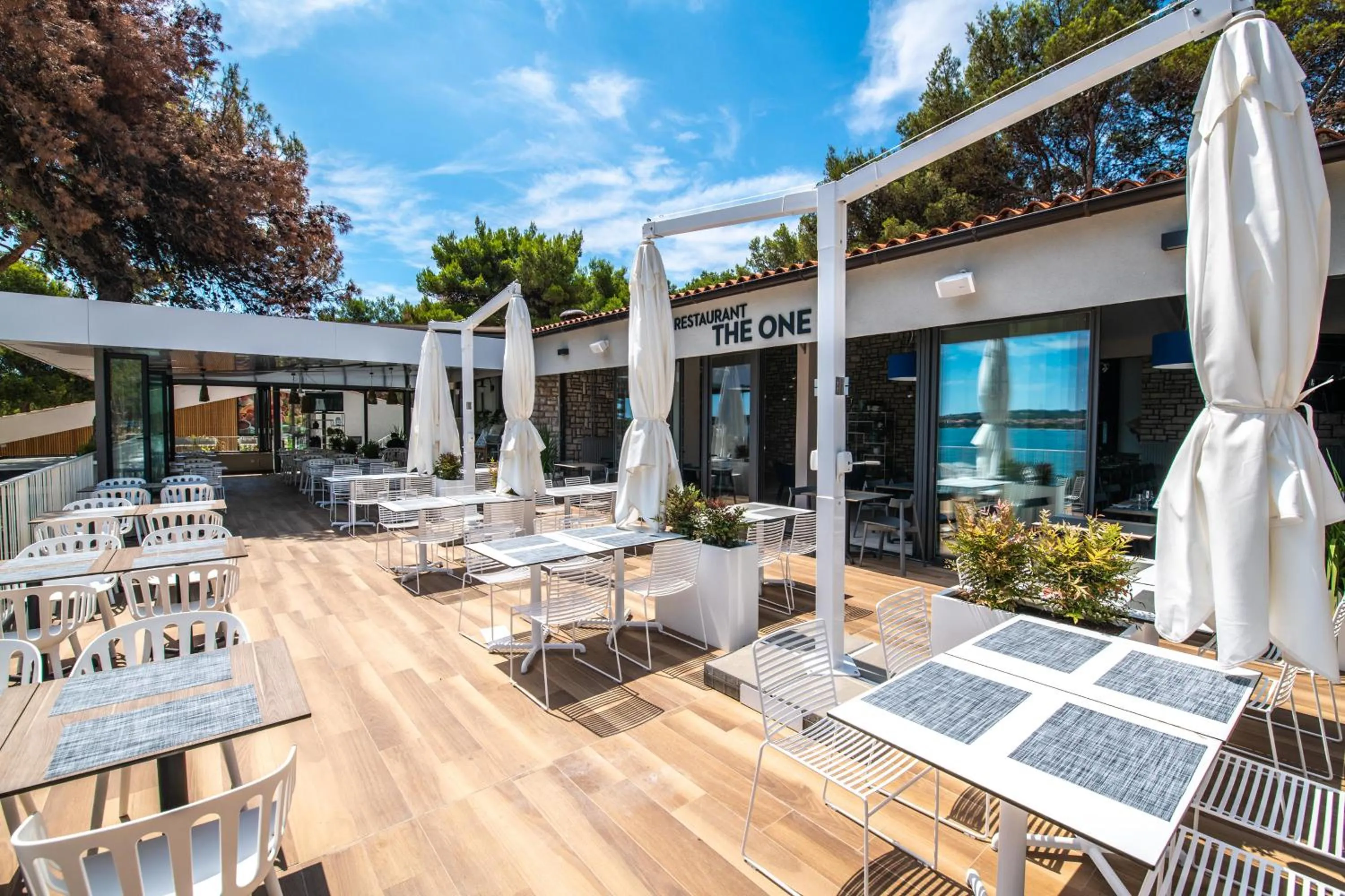 Restaurant/places to eat in Arena One 99 Glamping