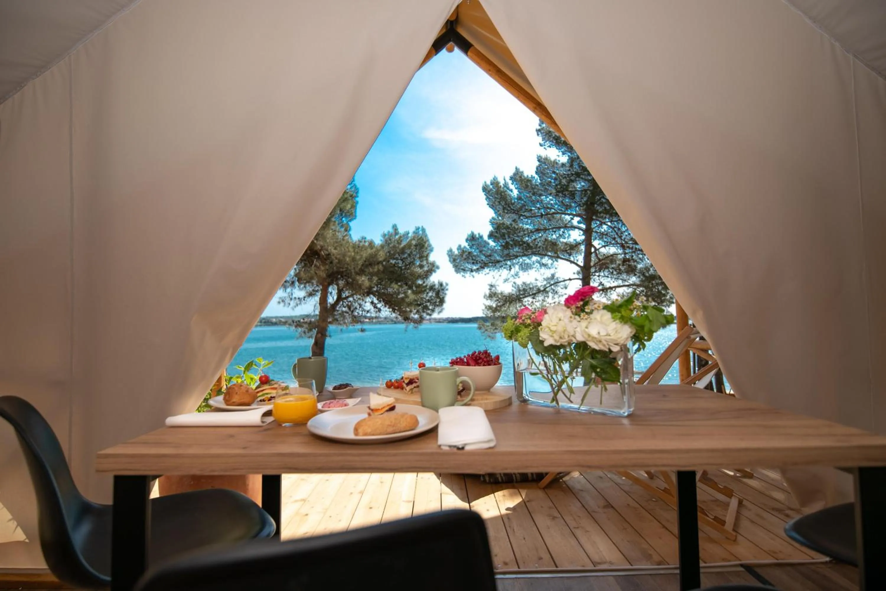 Photo of the whole room in Arena One 99 Glamping