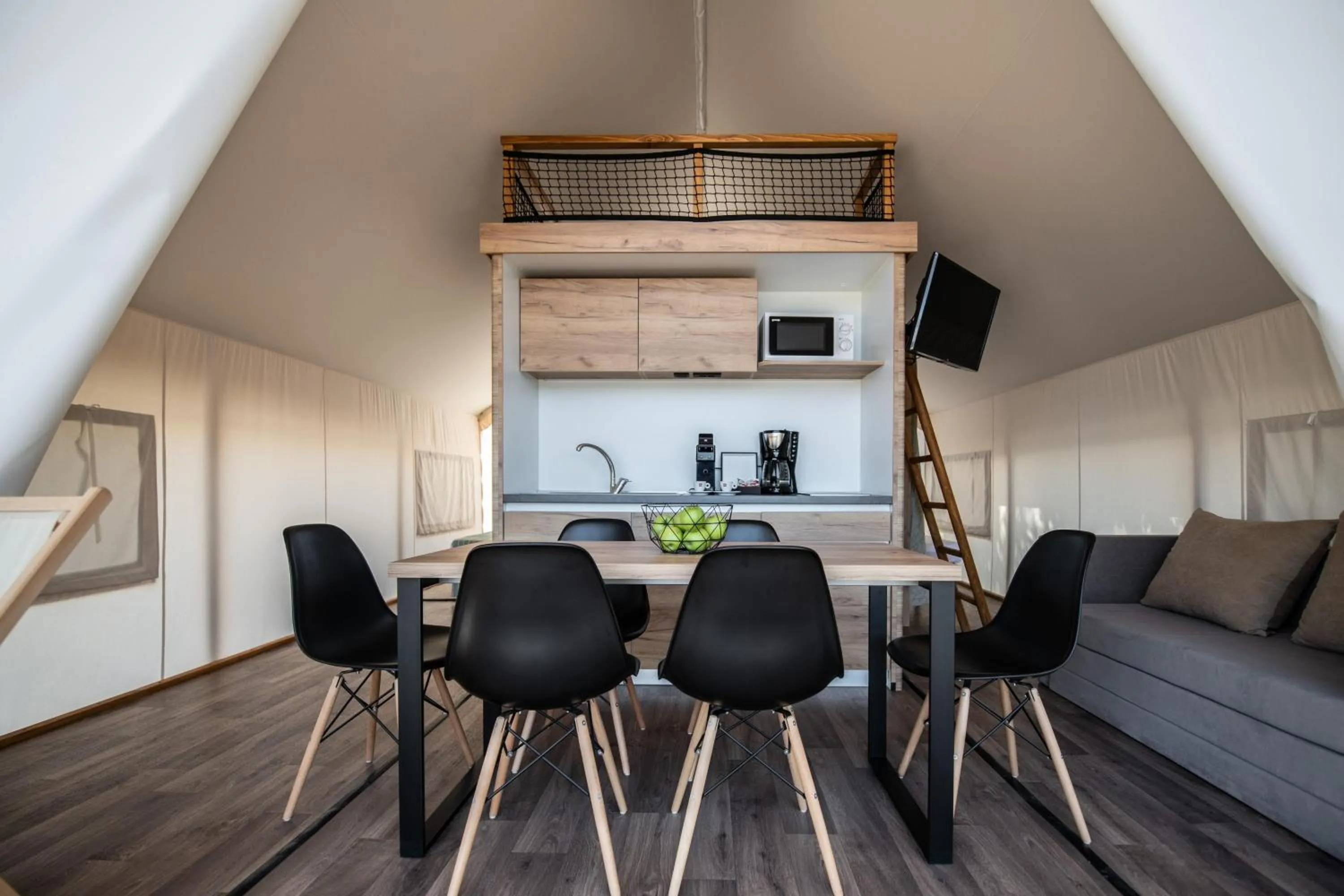 Coffee/tea facilities in Arena One 99 Glamping