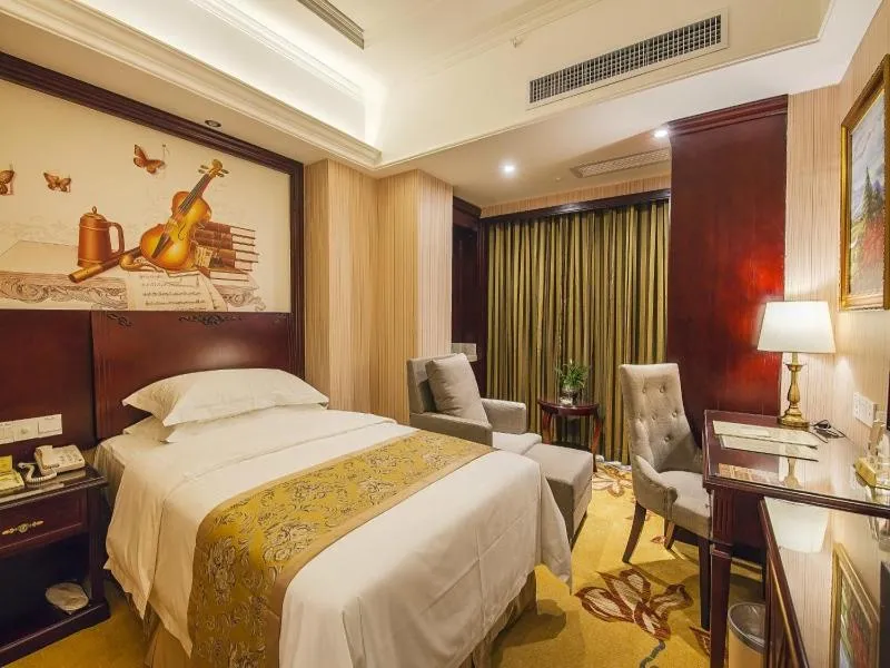 Bed in Vienna Hotel Xi'an International Exihibition Center