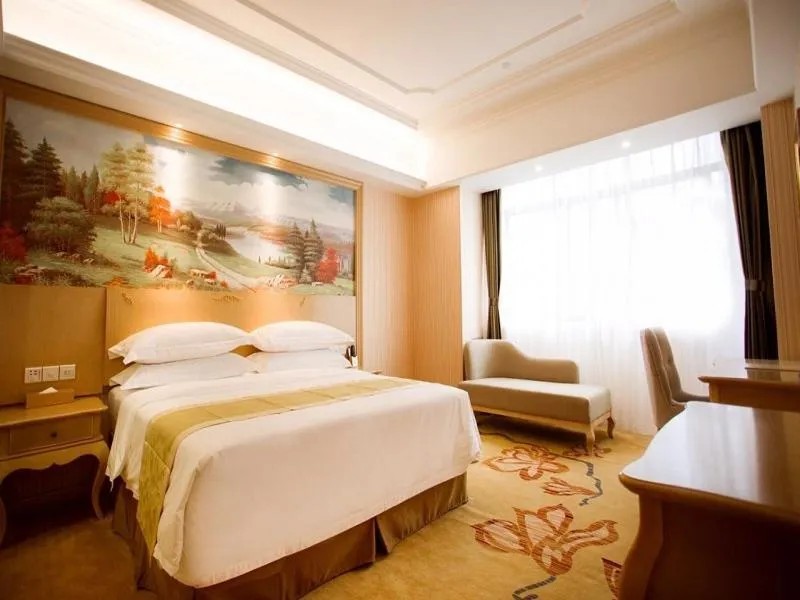 Bed in Vienna International Hotel Hangzhou Xintiandi Yingtai