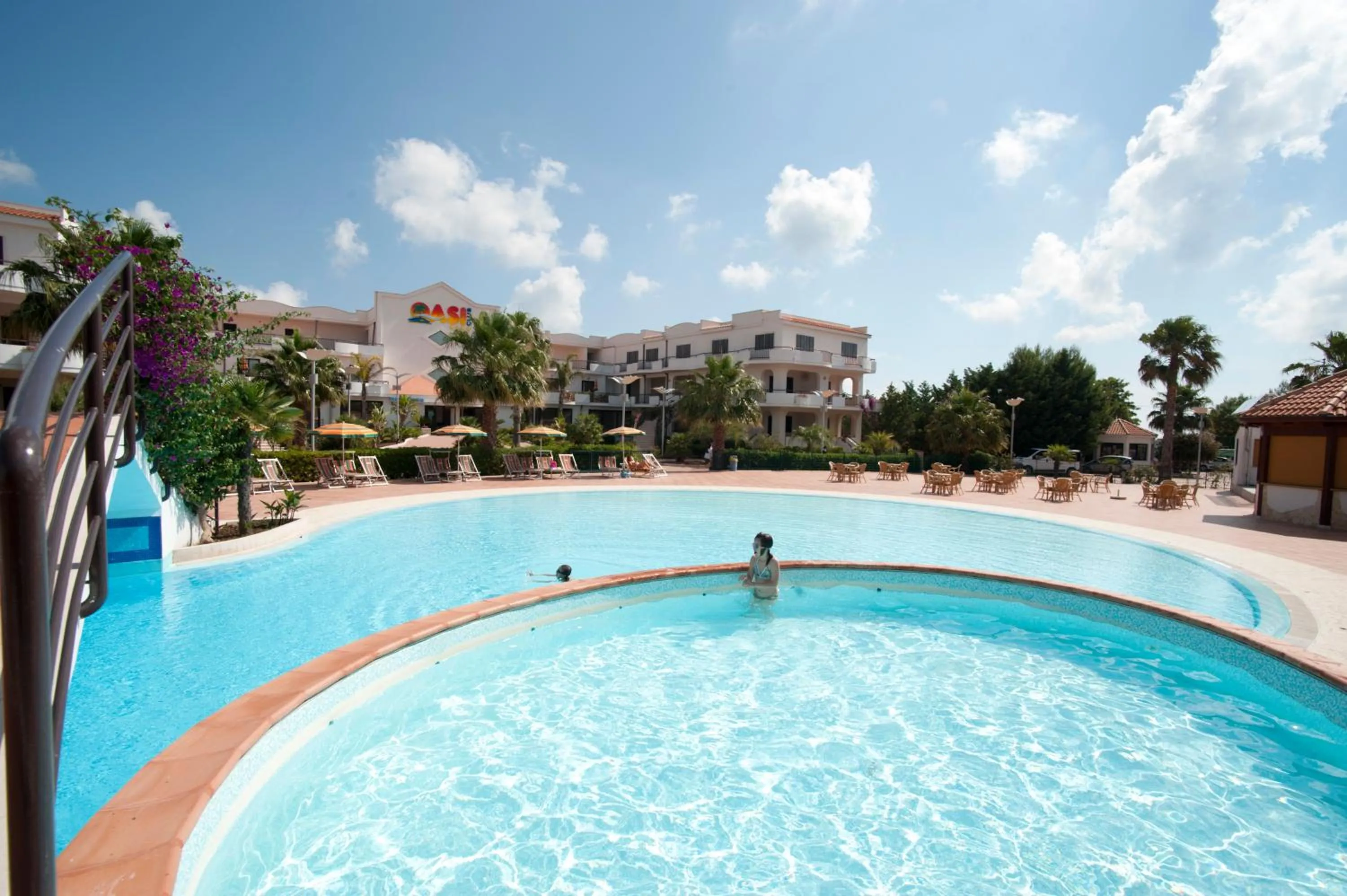 Swimming pool in Oasiclub Hotel