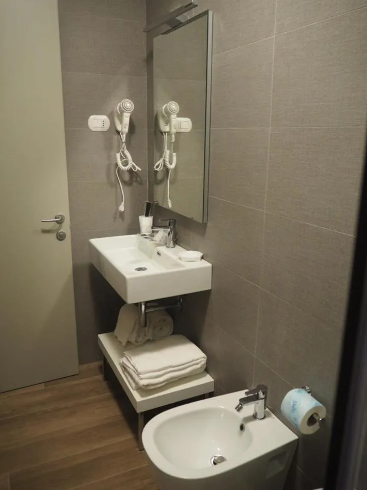 Bathroom in Oasiclub Hotel