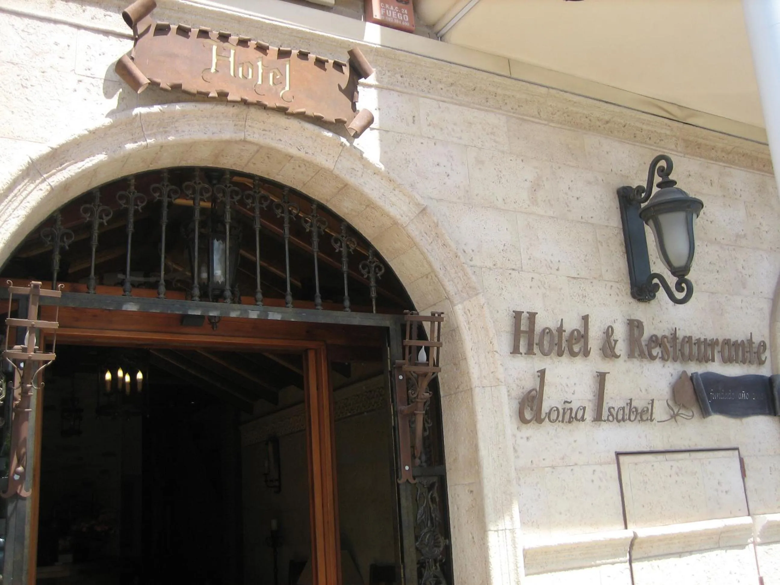 Facade/entrance in Hotel Doña Isabel