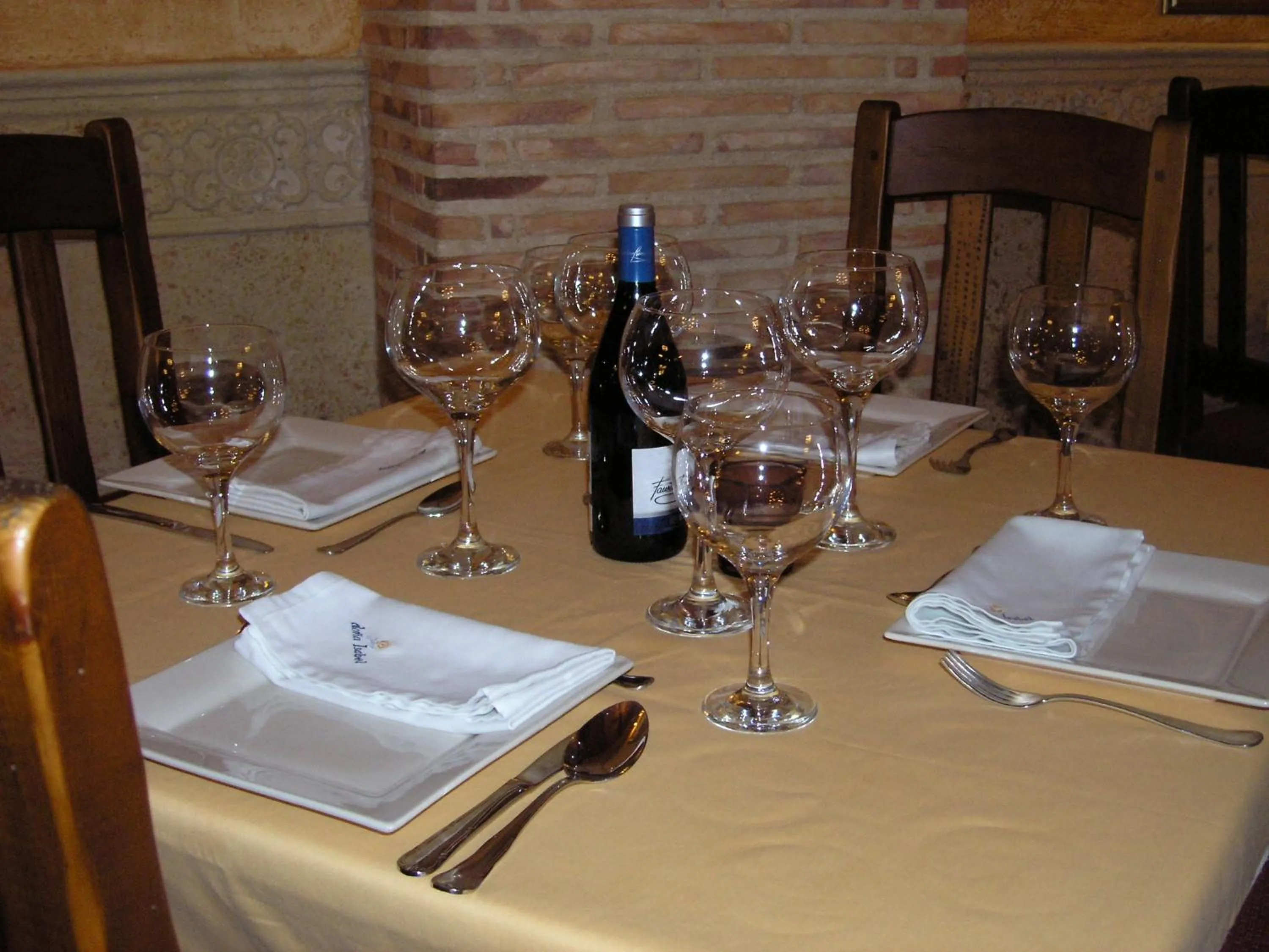 Restaurant/places to eat in Hotel Doña Isabel