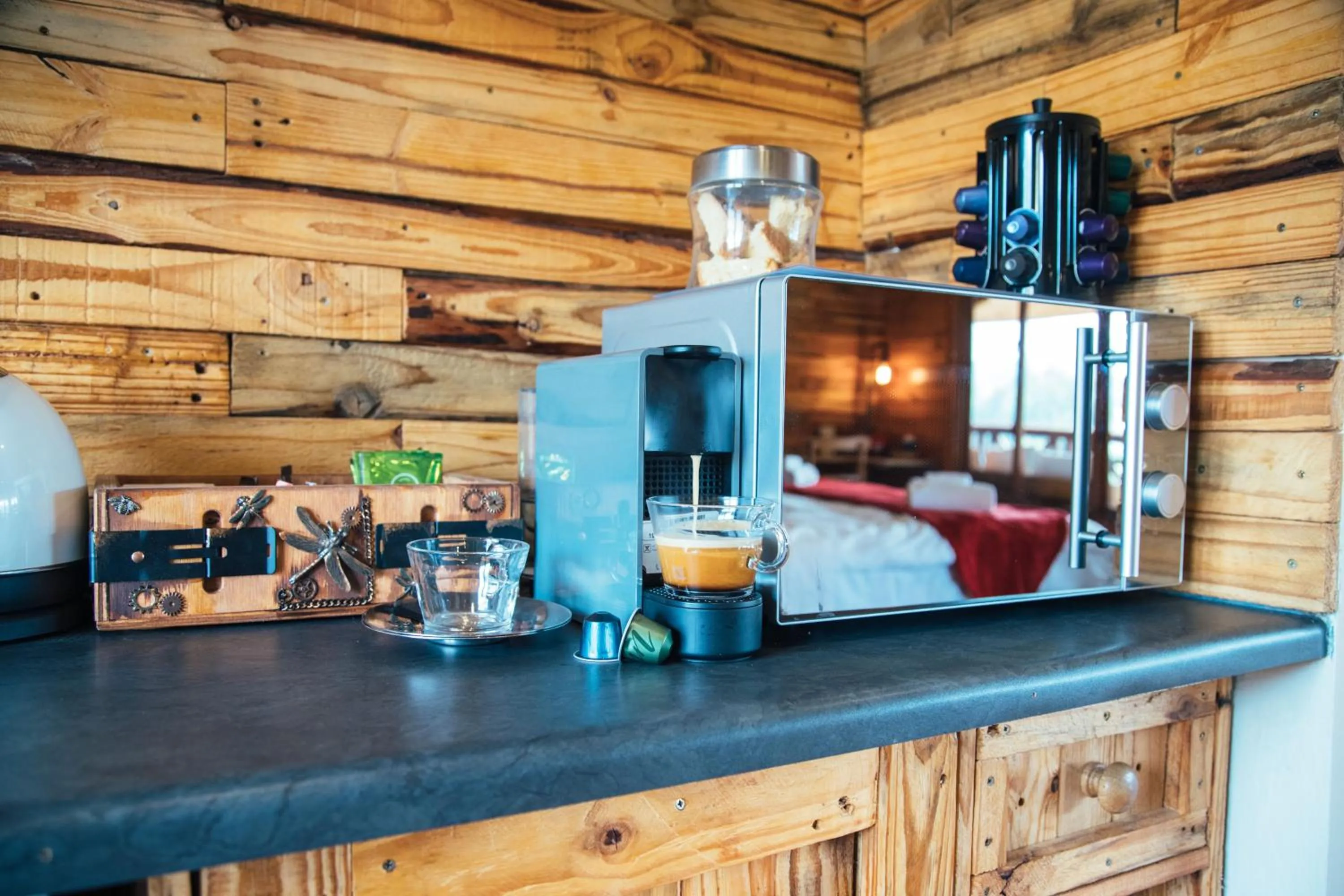 Coffee/tea facilities in The Log Collective