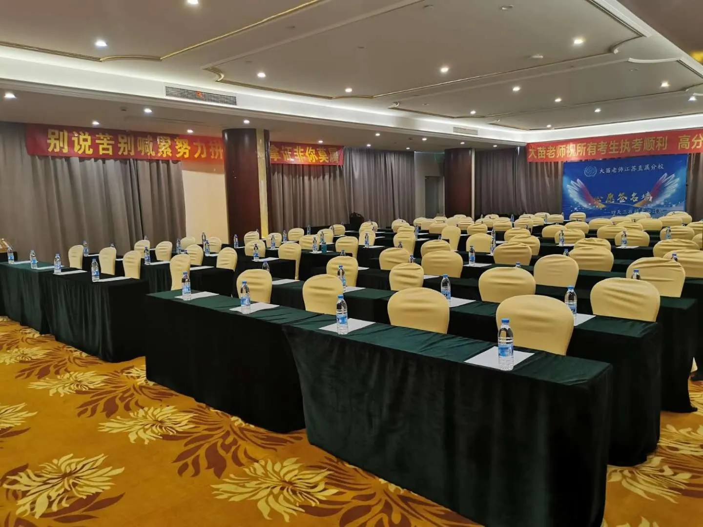 Vienna Hotel Suzhou Yangcheng Lake Huayi Movie World