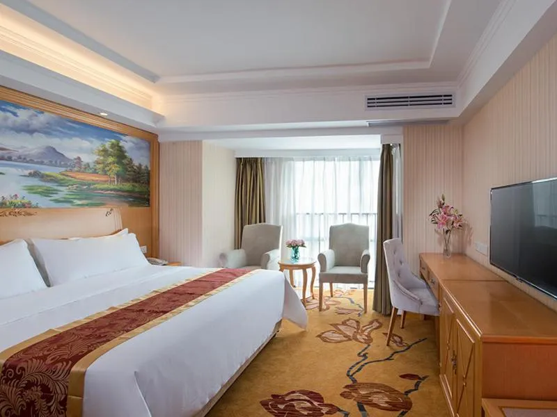 Bed in Vienna Hotel Xixiang Gushu