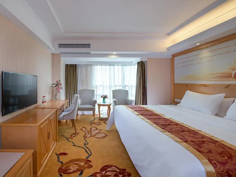 Bed in Vienna Hotel Xixiang Gushu