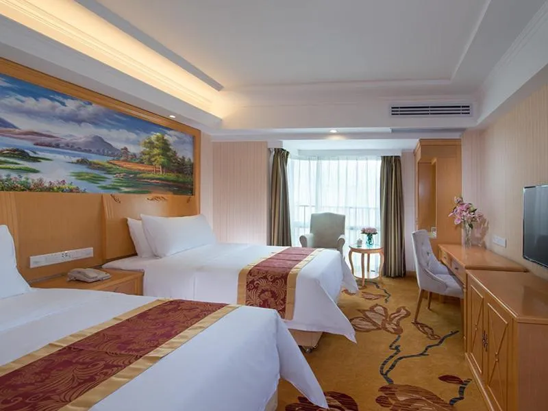 Bed in Vienna Hotel Xixiang Gushu