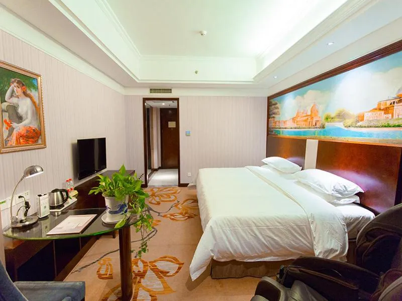 Bed in Vienna International Hotel Zhangjiajie Tianmen Mountain