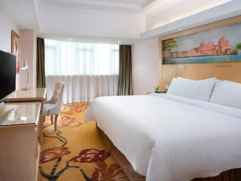 Bed in Vienna Hotel Huizhou Dahuxi