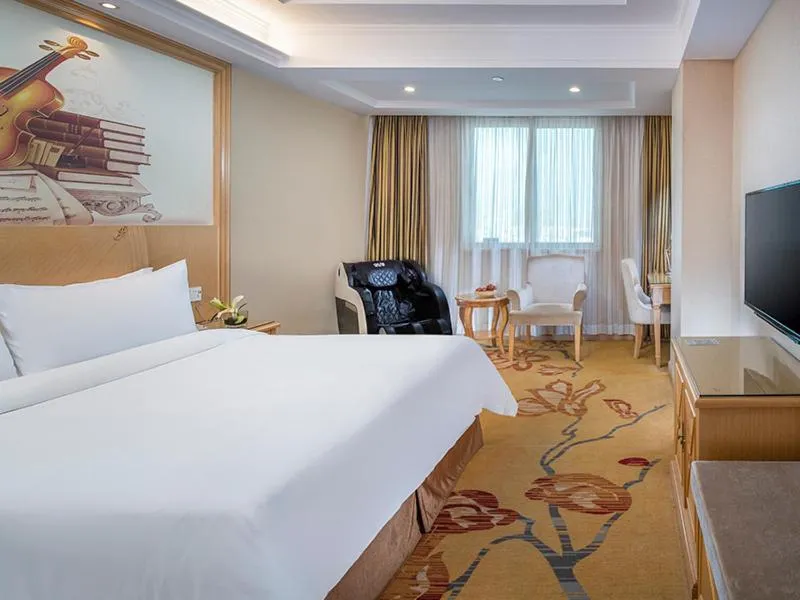 Bed in Vienna Hotel Huizhou Dahuxi