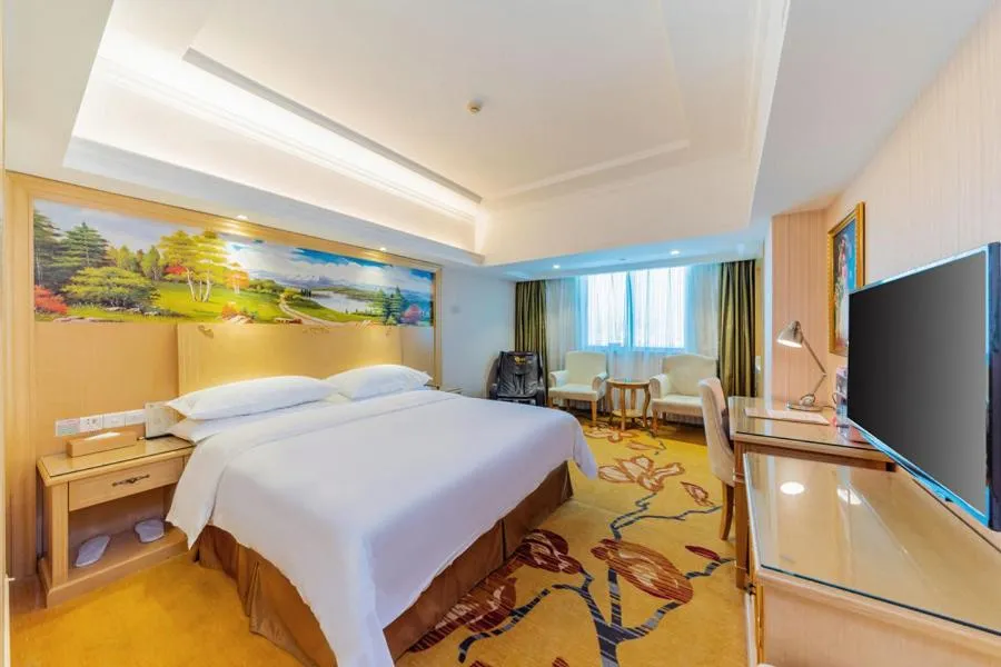 Bed in Vienna Hotel Huizhou Dahuxi