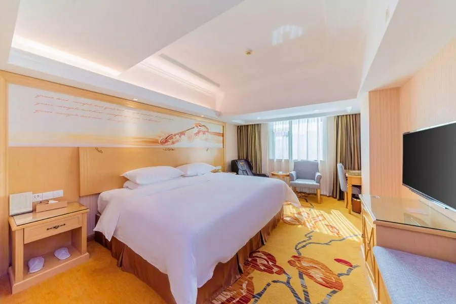 Bed in Vienna Hotel Huizhou Dahuxi