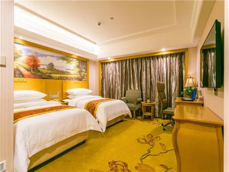 Bed in Vienna International Hotel Shanghai Pudong New International Exbition Central
