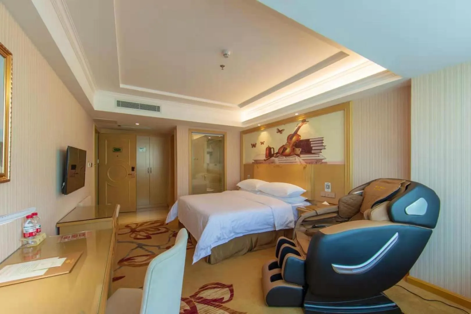 Bed in Vienna Hotel Huizhou Railway Station