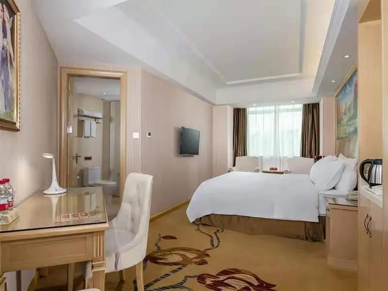 Bed in Vienna Hotel Huizhou Railway Station