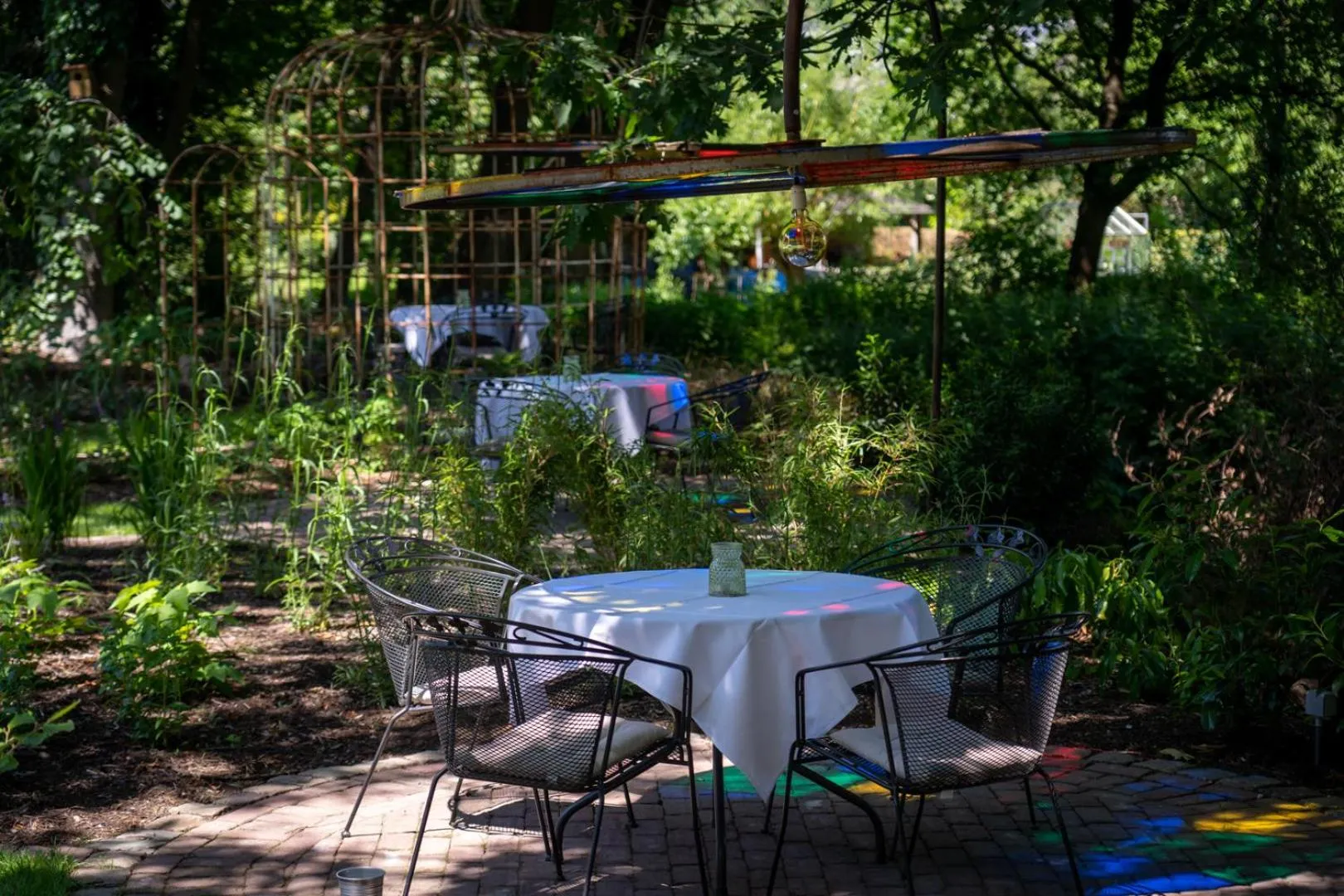 Property building in Hotel Au Nom De Dieu