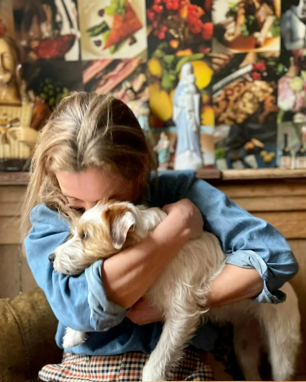 People in Hotel Au Nom De Dieu