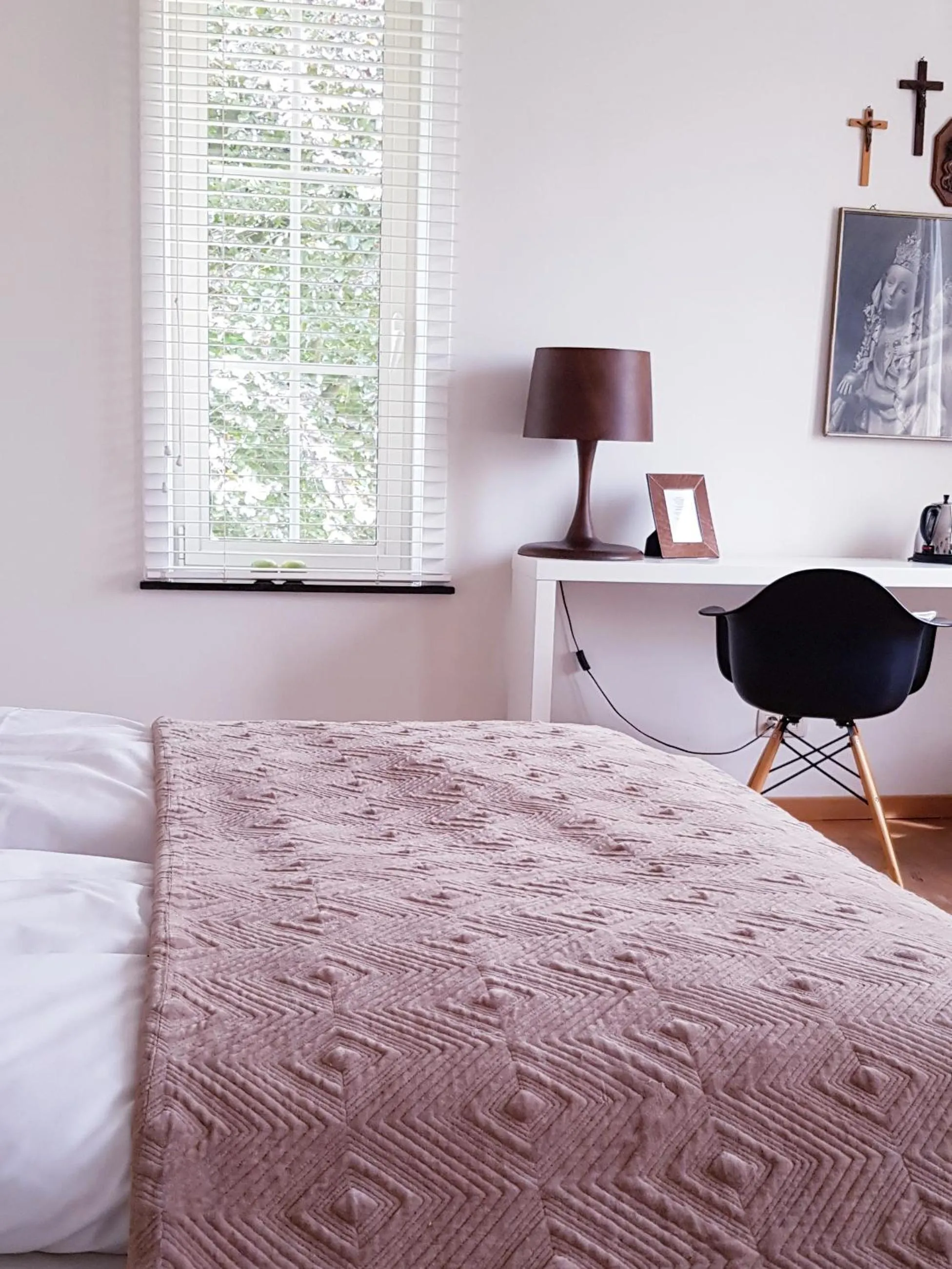 Coffee/tea facilities, Bed in Hotel Au Nom De Dieu