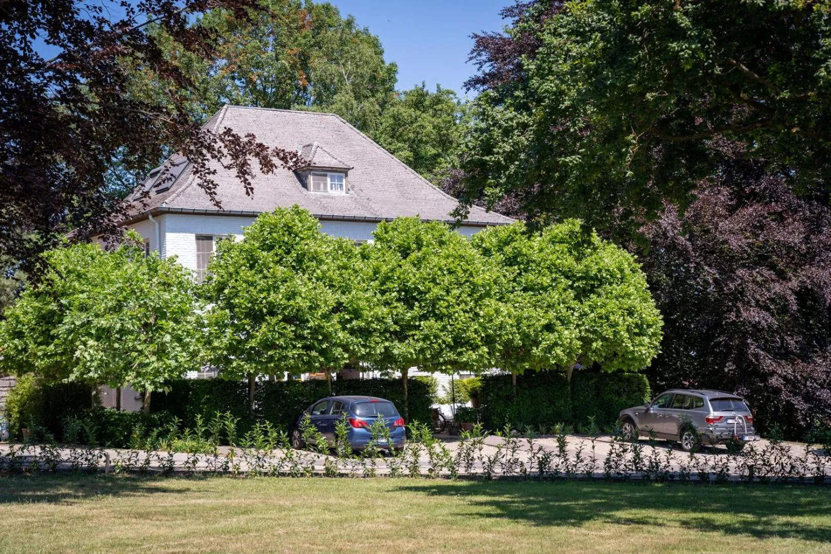 Property building in Hotel Au Nom De Dieu