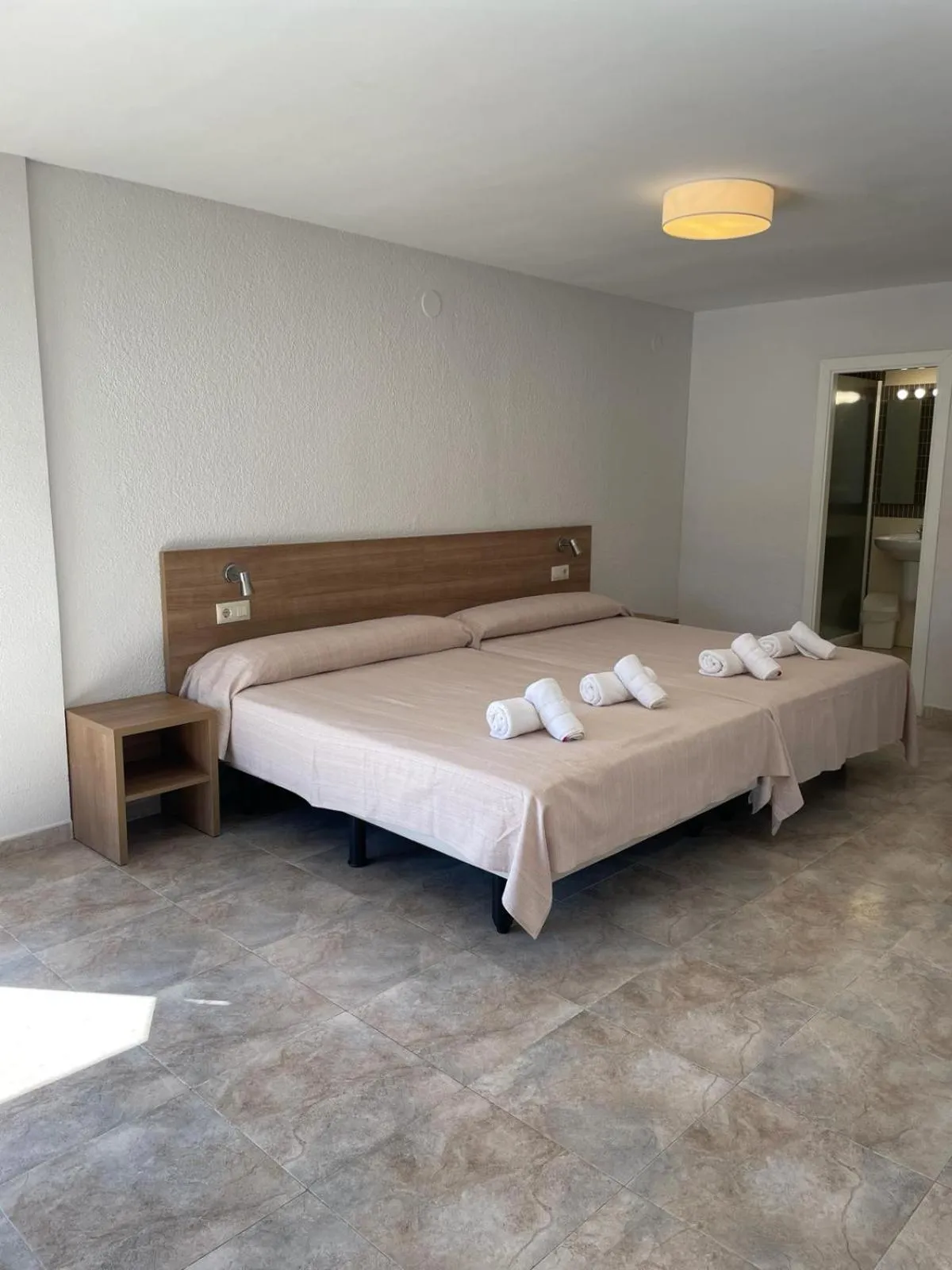 Photo of the whole room, Bed in Hotel Blason Junior