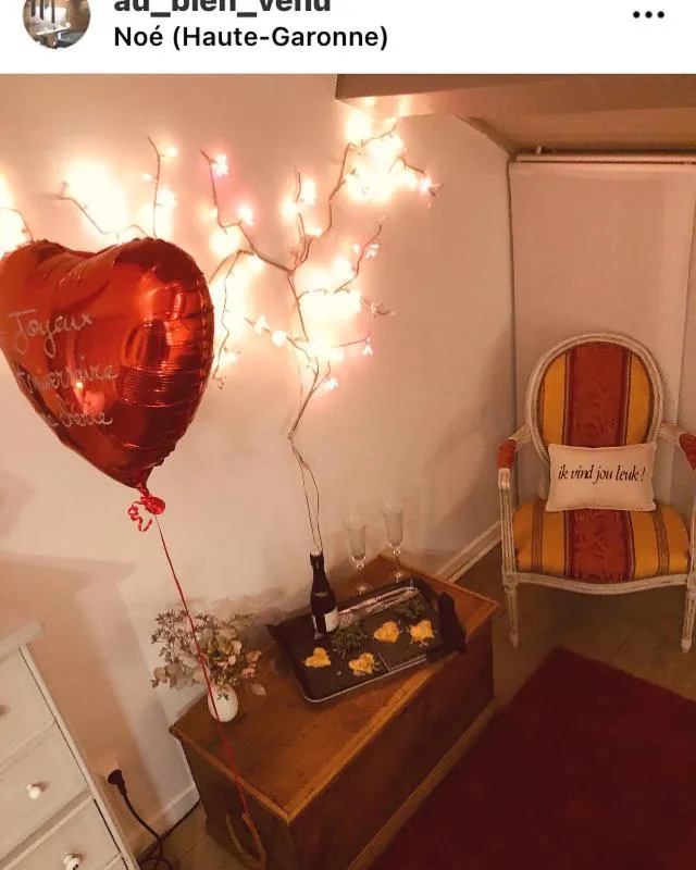 Property building, Bed in Au Bien Venu