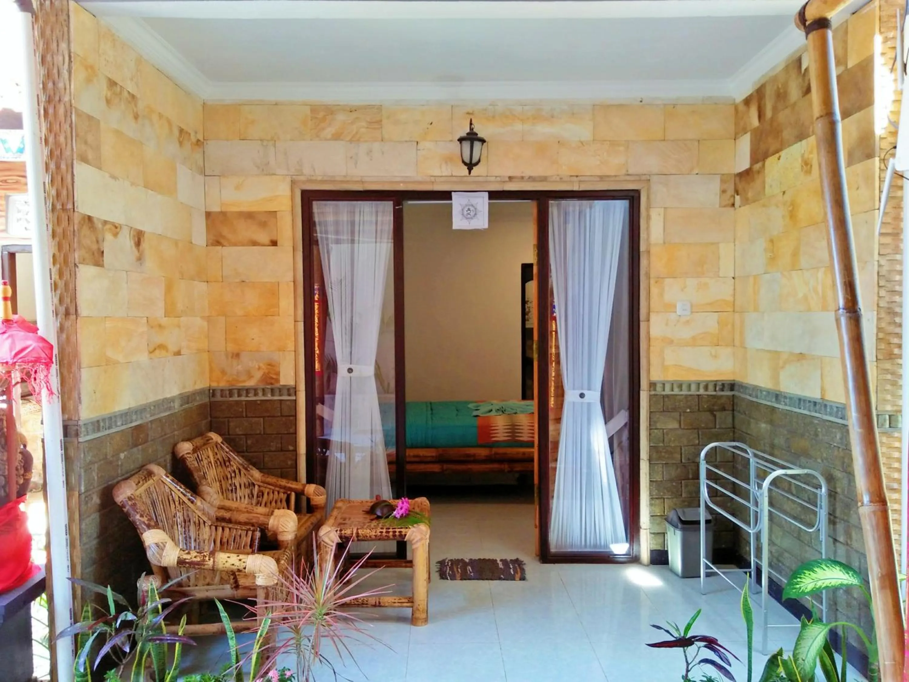 Seating area in Tropical Garden Inn