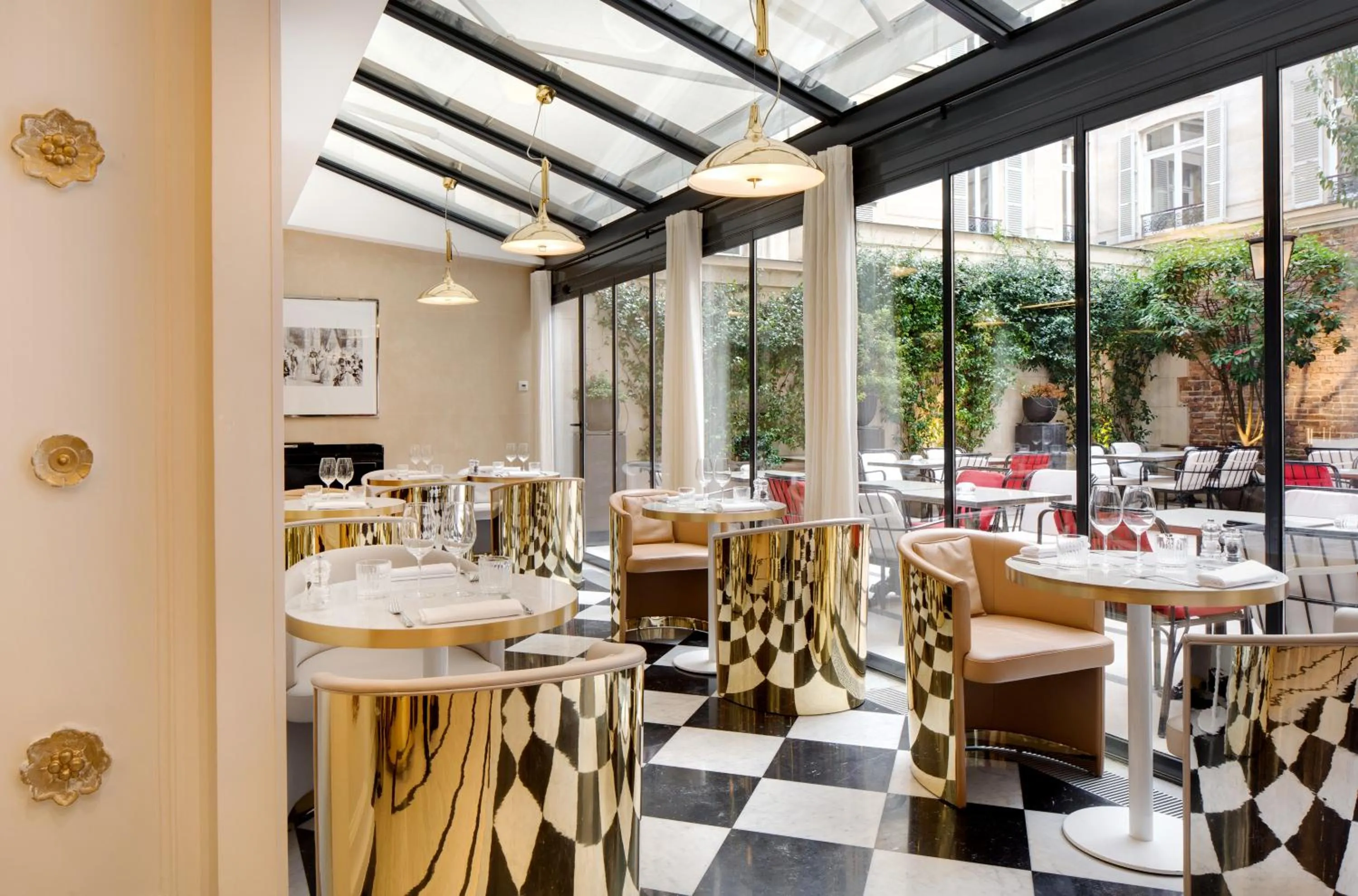 Restaurant/places to eat in Hotel Bowmann