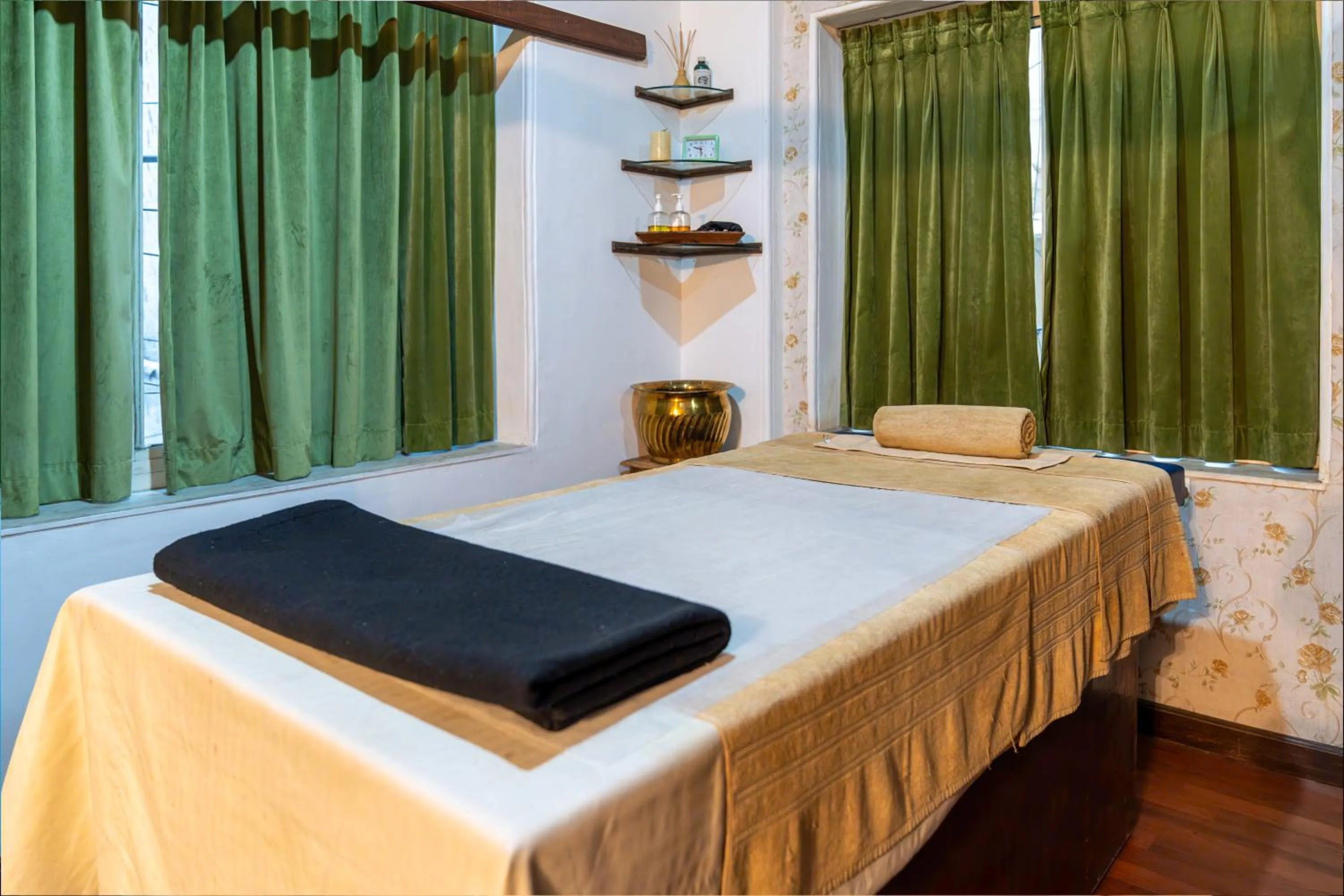 Spa and wellness centre/facilities, Bed in Udaigarh - Udaipur