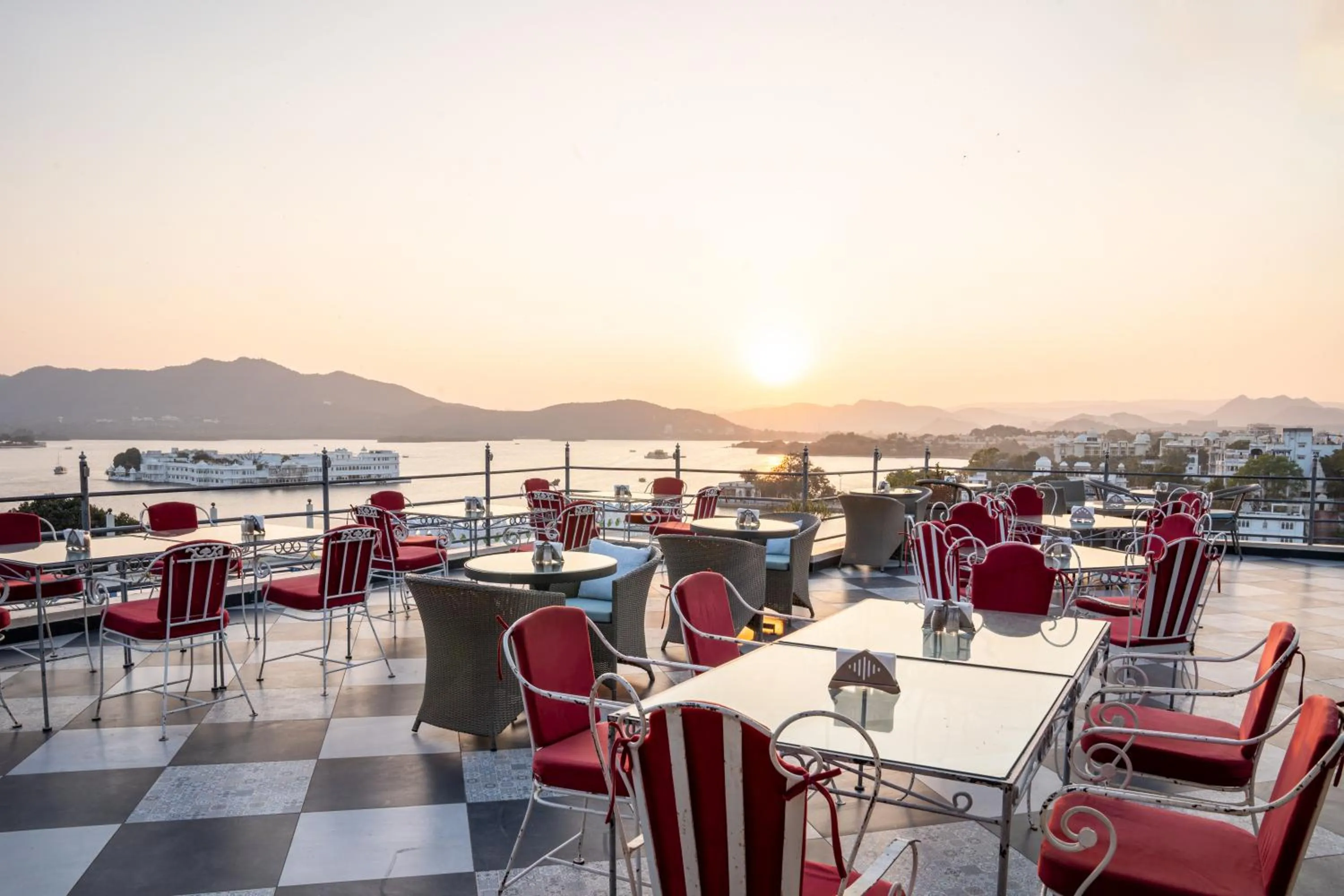 Restaurant/places to eat in Udaigarh - Udaipur