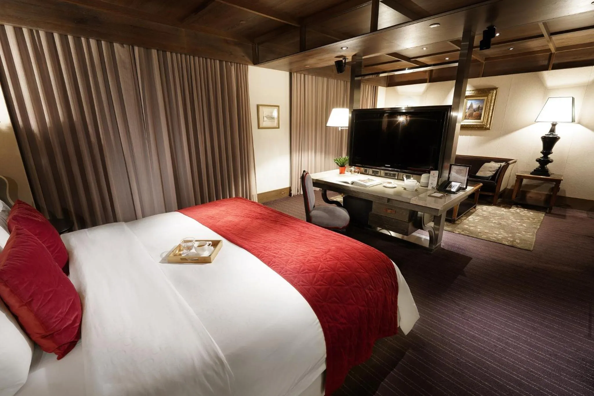 Bed in Palais de Chine Hotel